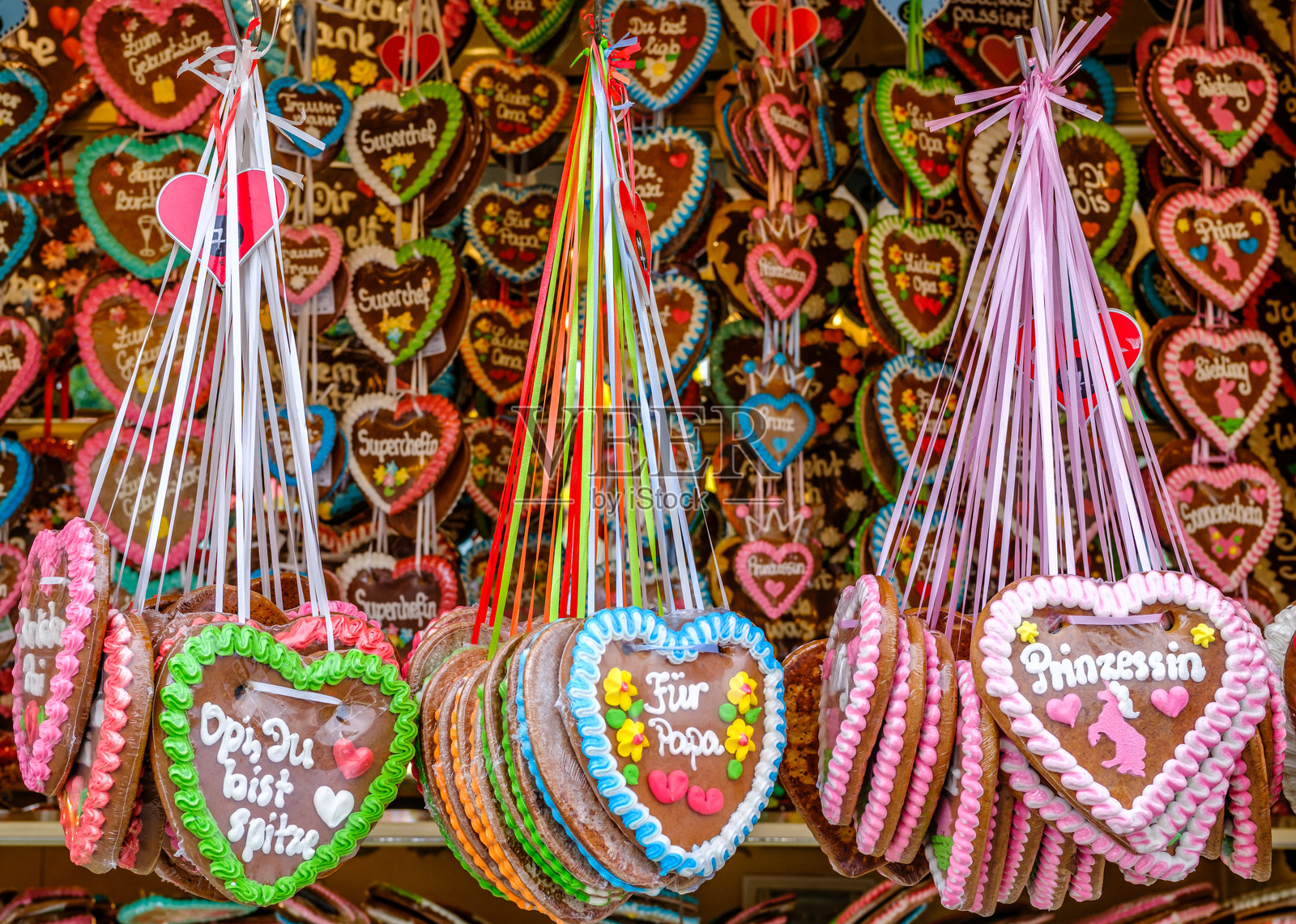 售货亭里典型的姜饼心照片摄影图片