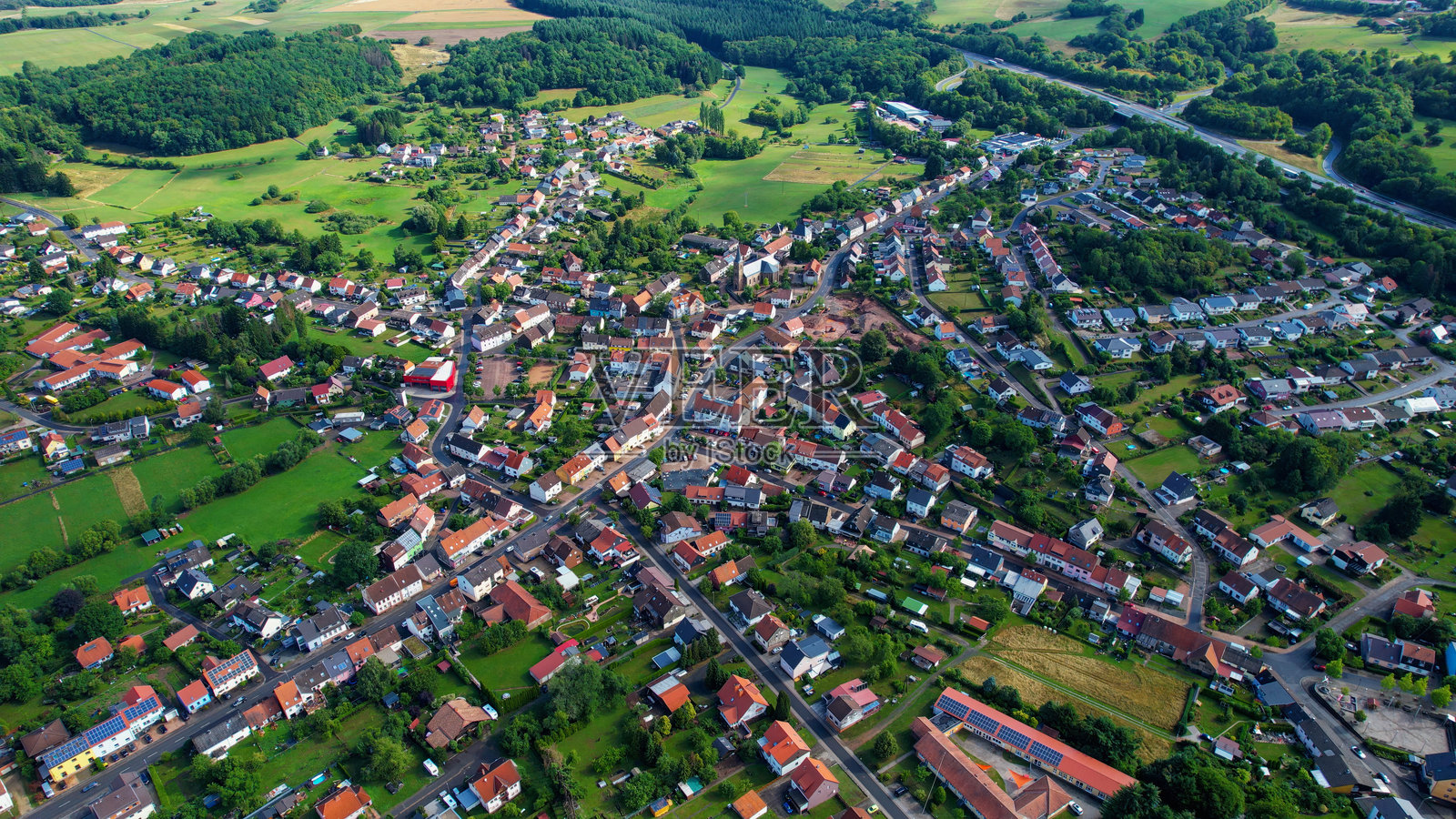 弗赖森村庄的航拍全景图照片摄影图片
