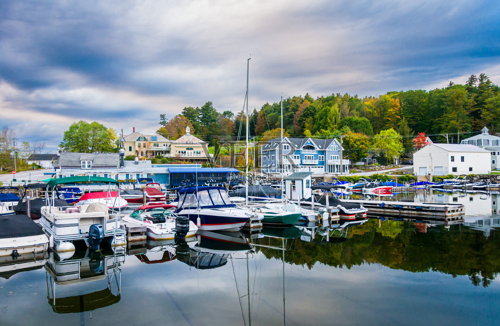 苏纳皮湖的倒影照片摄影图片