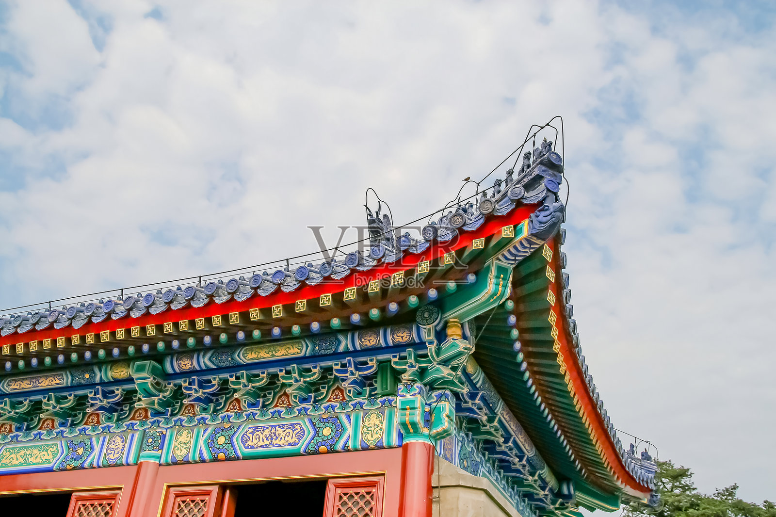 白天传统寺庙屋顶照片摄影图片