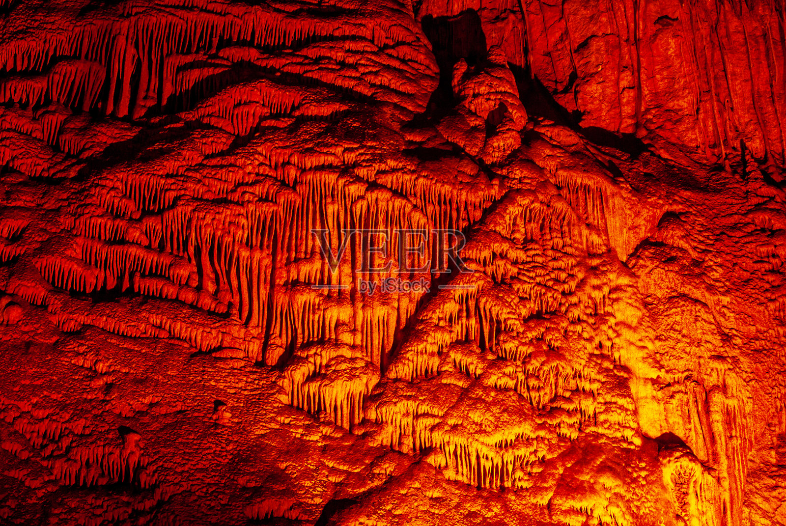 阿拉尼亚迪姆洞穴中的钟乳石和石笋照片摄影图片