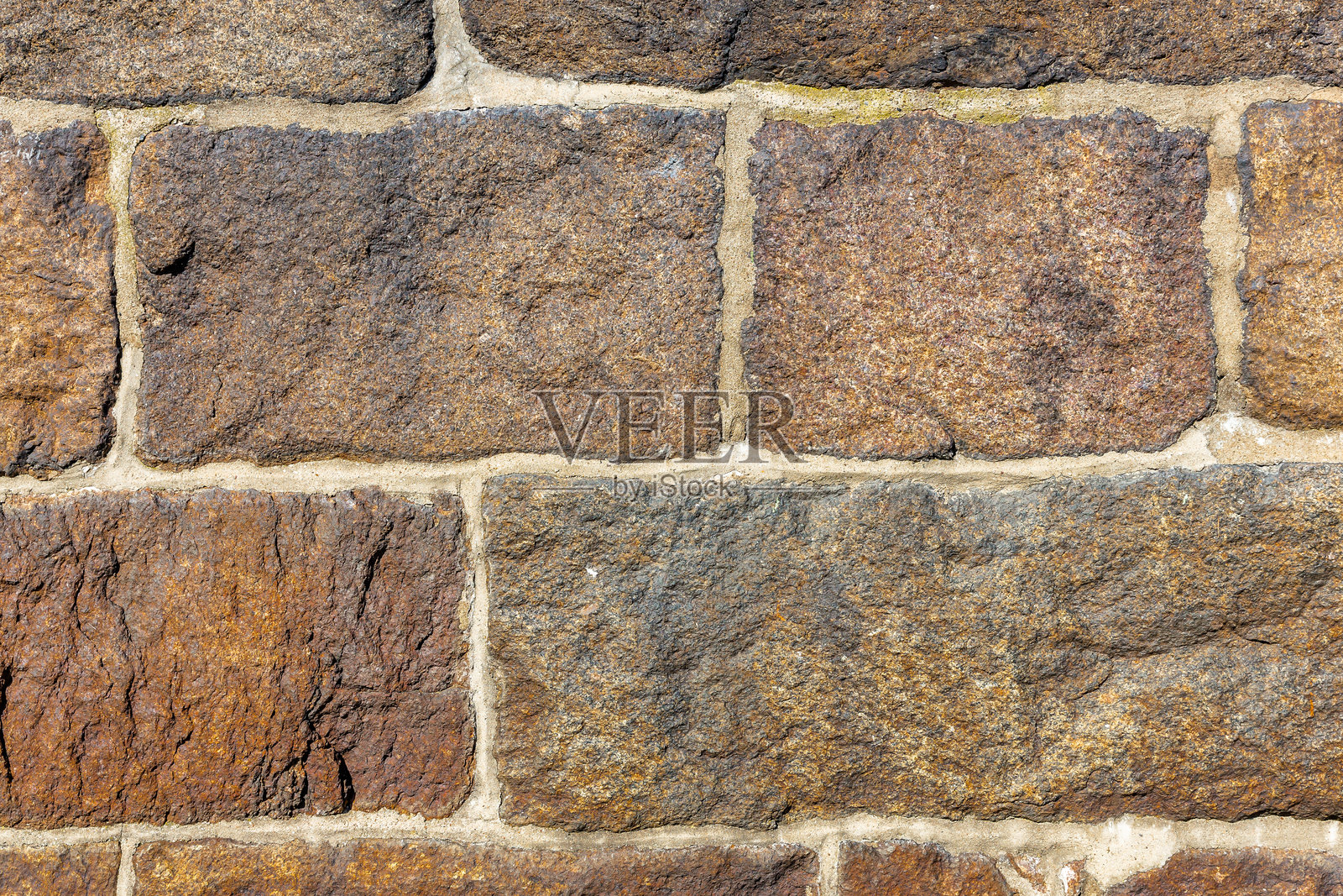 大型石块砌成的饱经风霜的石墙作为背景照片摄影图片