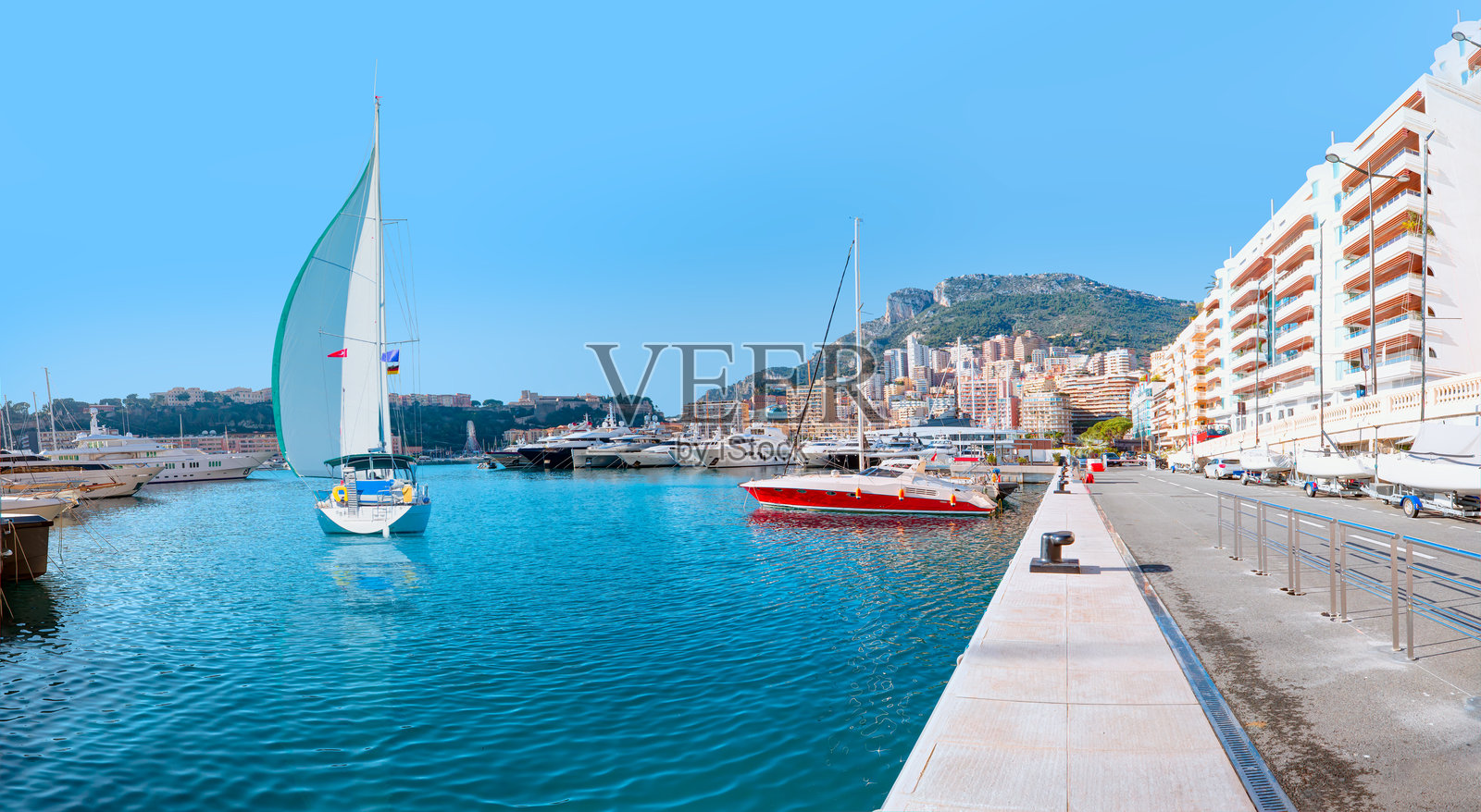 摩纳哥蒙特卡洛海滨和港口的广角全景照片摄影图片