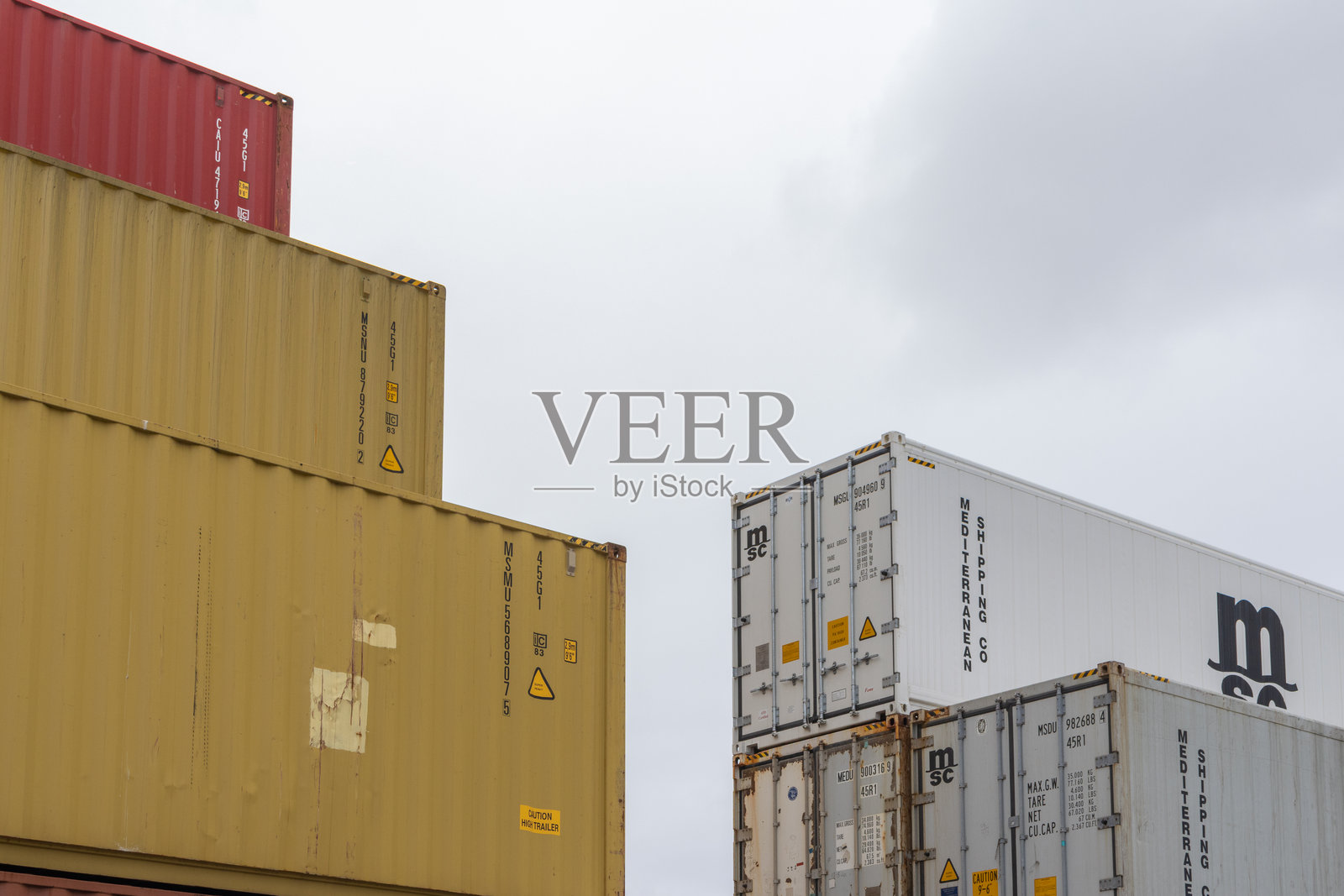 用于全球物流和海运的集装箱堆叠照片摄影图片