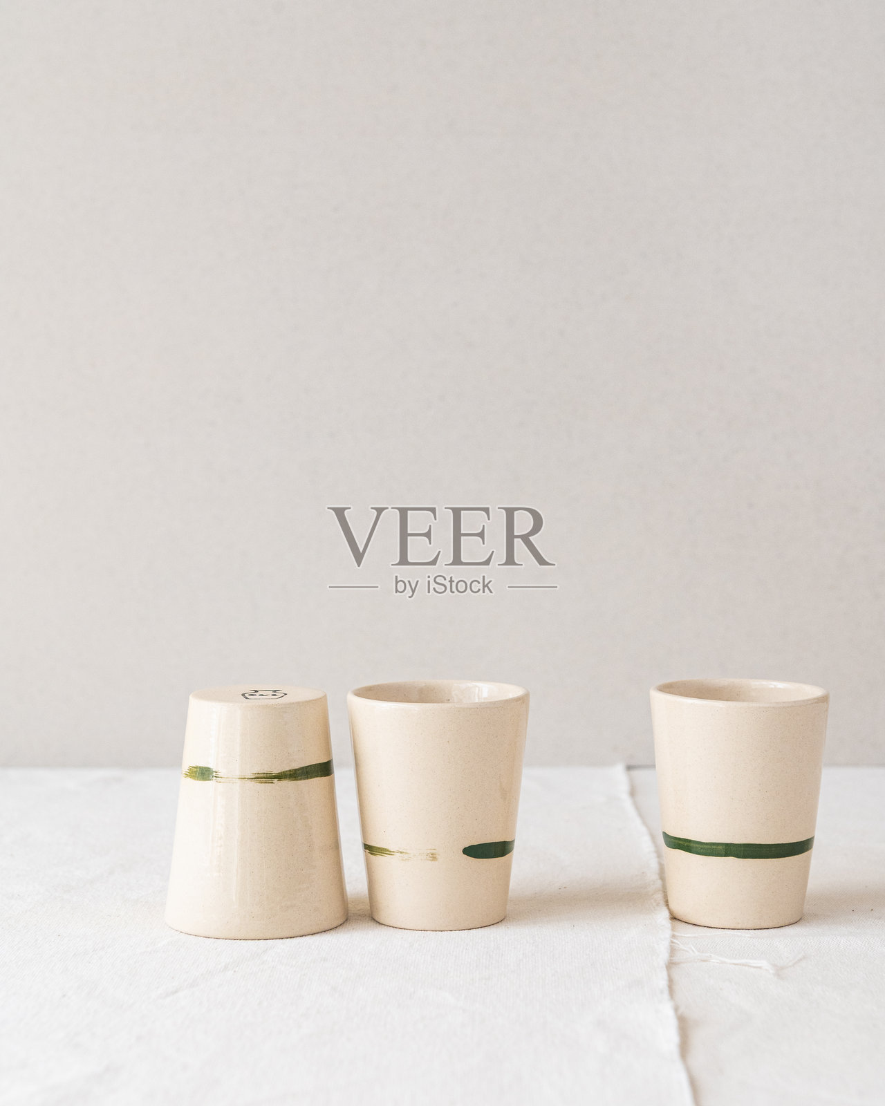 手工陶艺咖啡杯和浓缩咖啡杯照片摄影图片