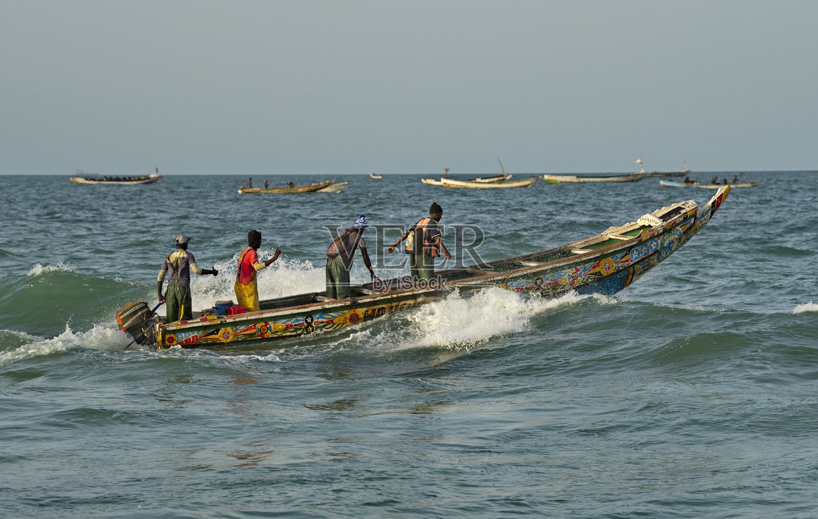 珠宝与海浪的抗争照片摄影图片