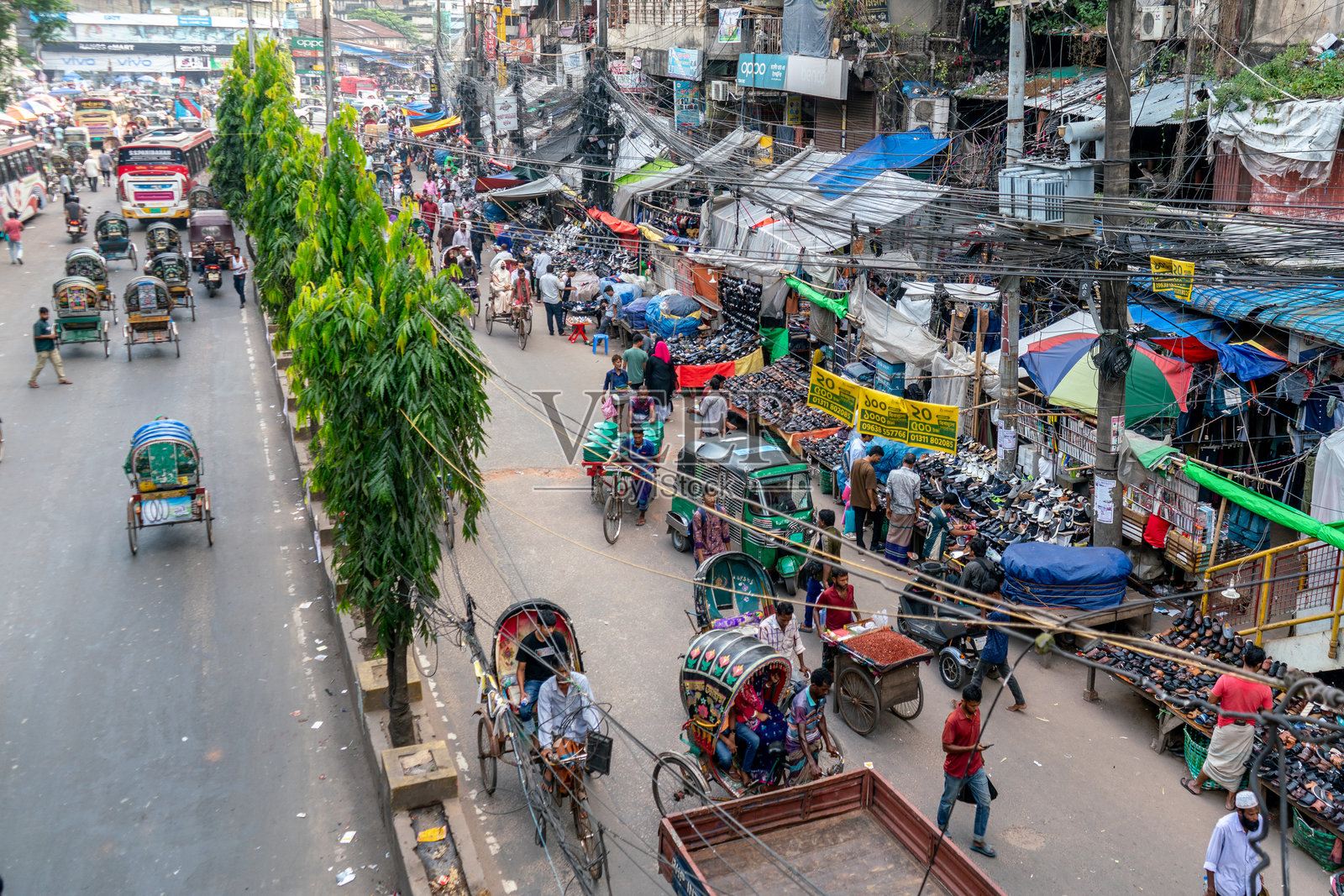 繁华的亚洲城市街市与交通照片摄影图片