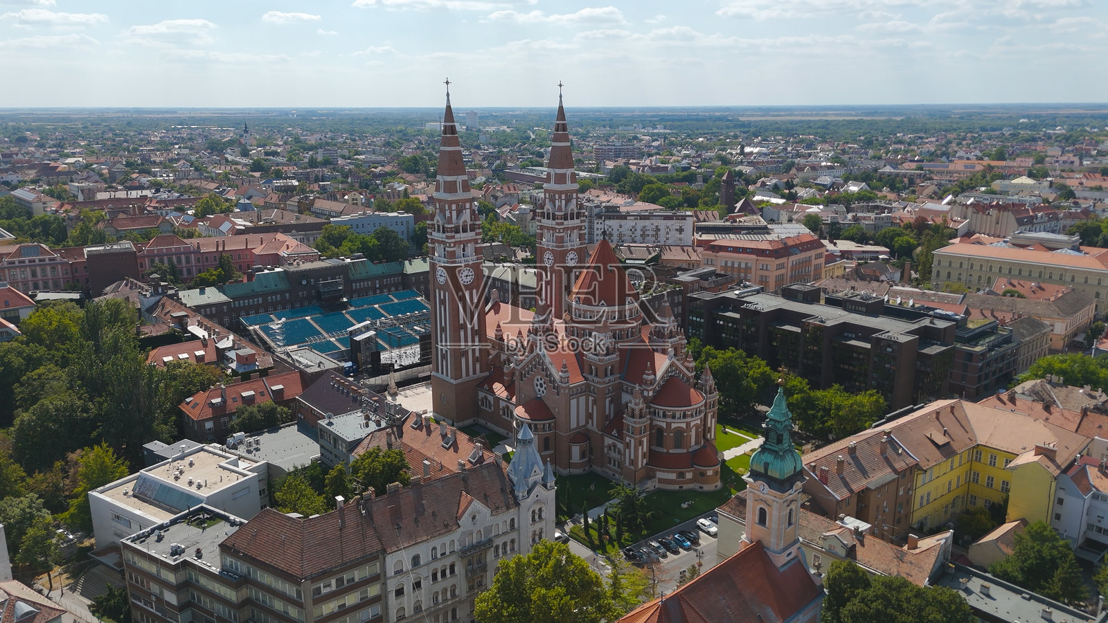 无人机鸟瞰匈牙利塞格德奉献教堂照片摄影图片