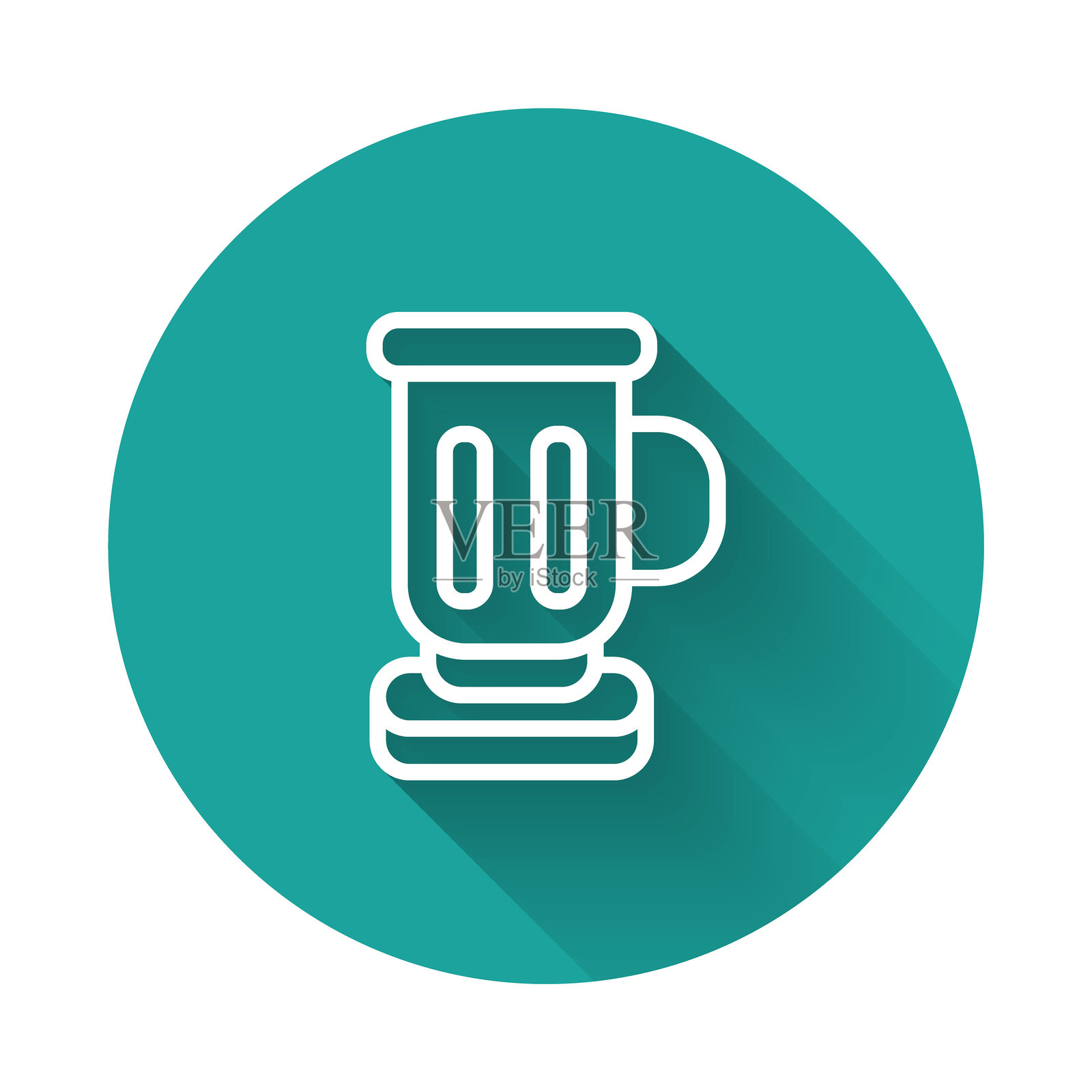 带有长阴影背景的白色线条中世纪酒杯图标，绿色圆形按钮。矢量图示例文插画图片素材