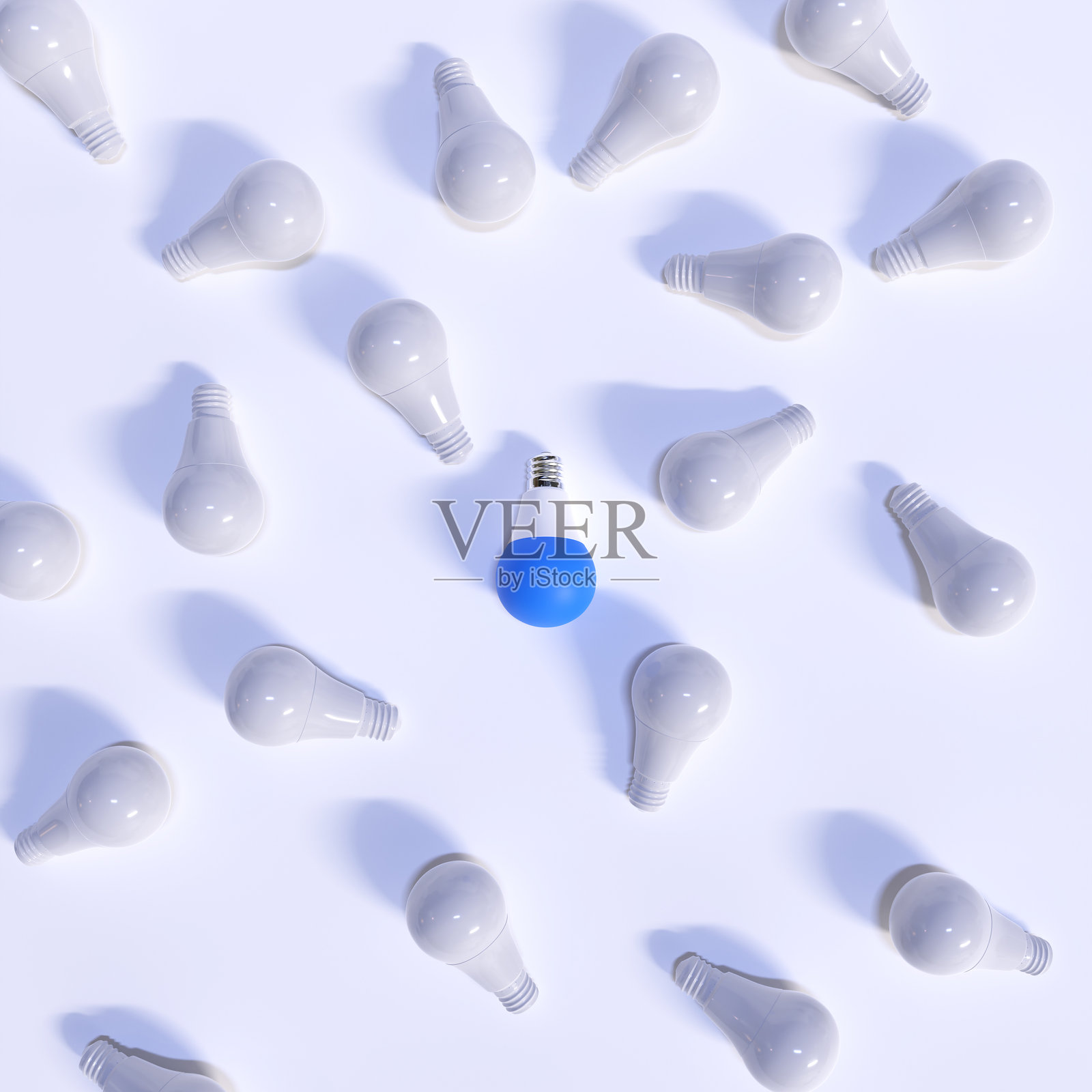 在熄灭和停用的灯泡中，一个蓝色的灯泡照片摄影图片