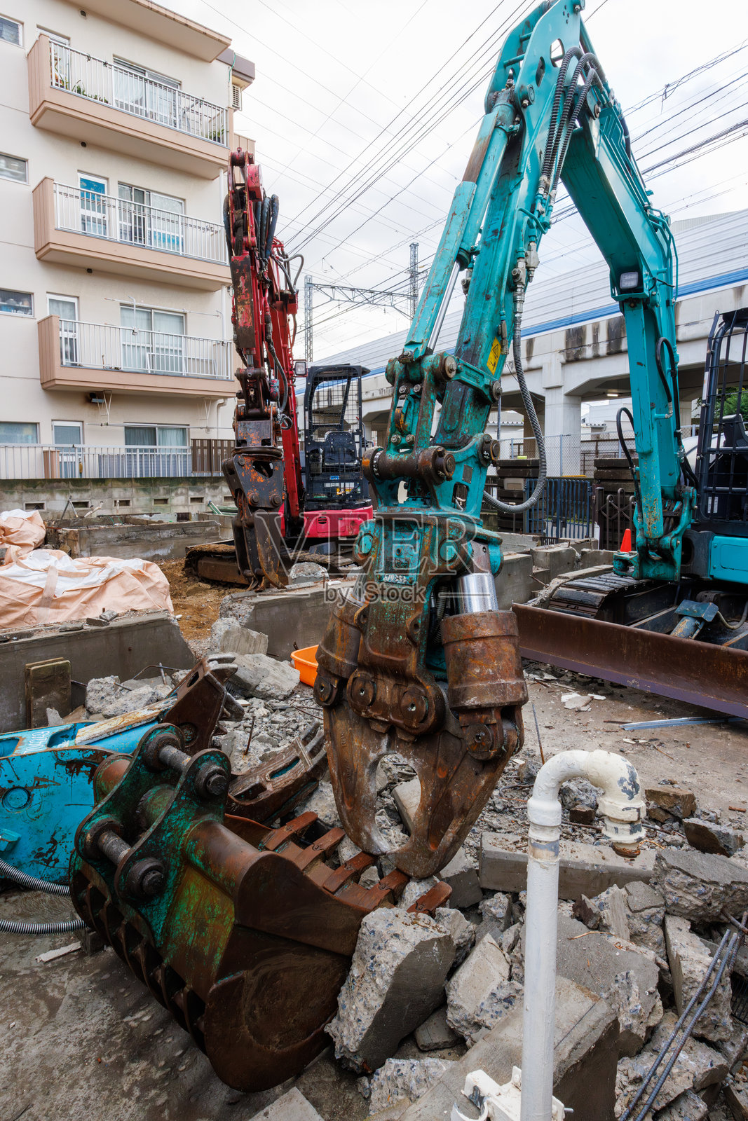 用于拆除房屋的重型机械照片摄影图片