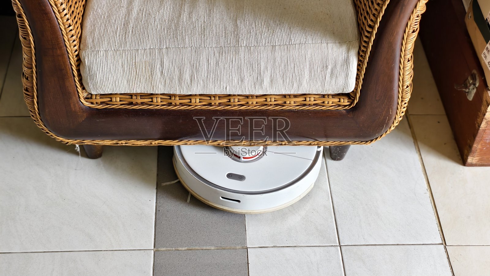 机器人吸尘器。照片摄影图片