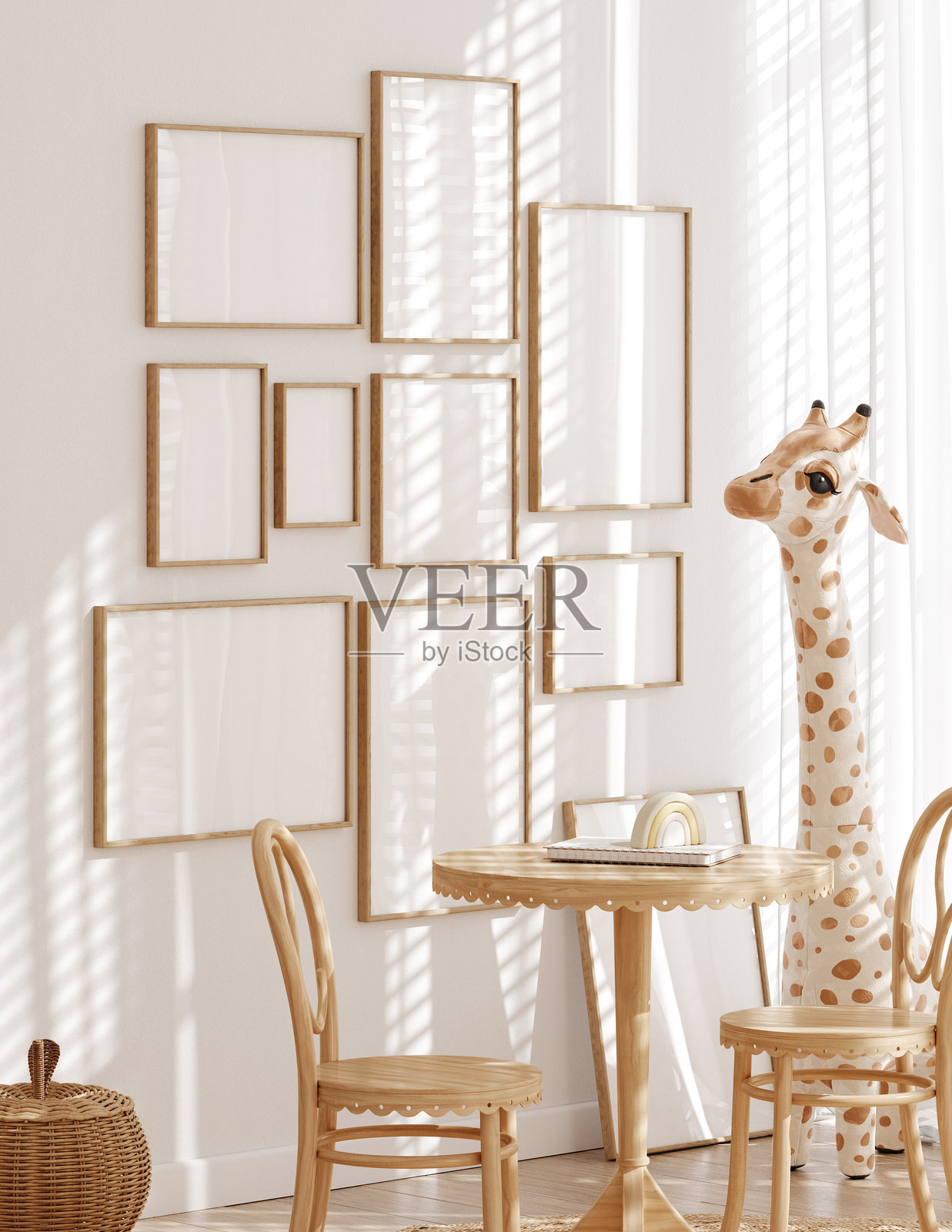 儿童房室内画廊墙样机，配有天然木制家具，桑迪波西米亚风格儿童房内景照片摄影图片