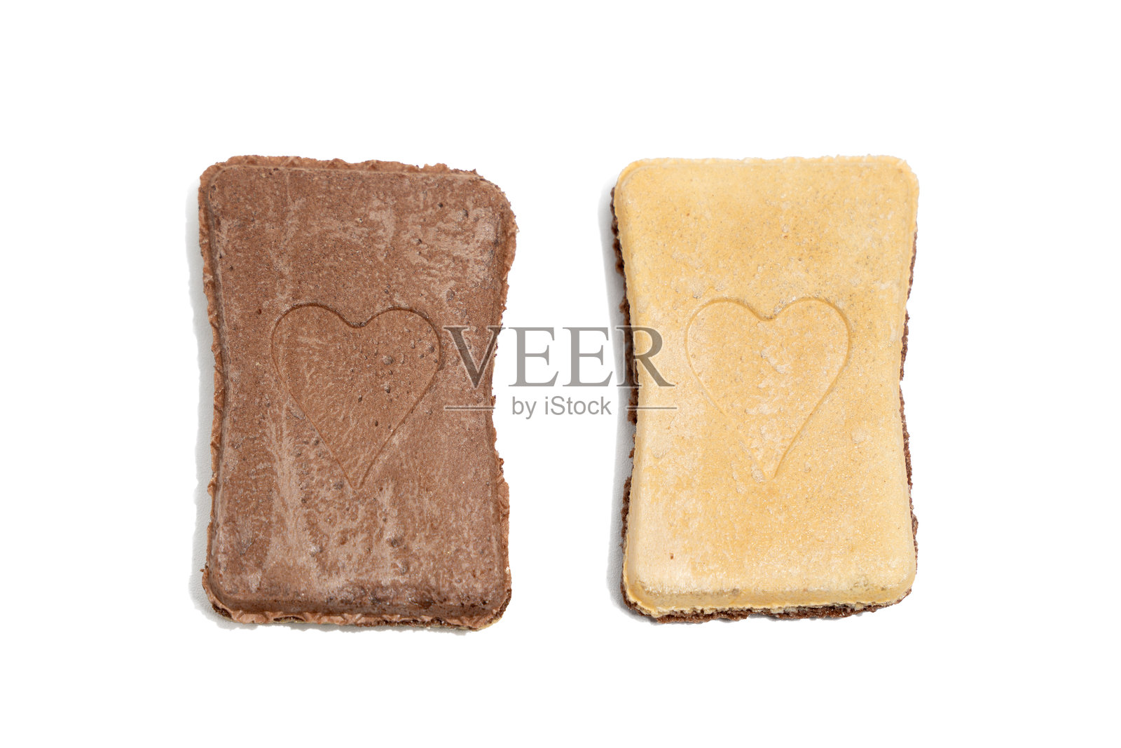 Two Heart-shaped Ice Cream Sandwiches.照片摄影图片