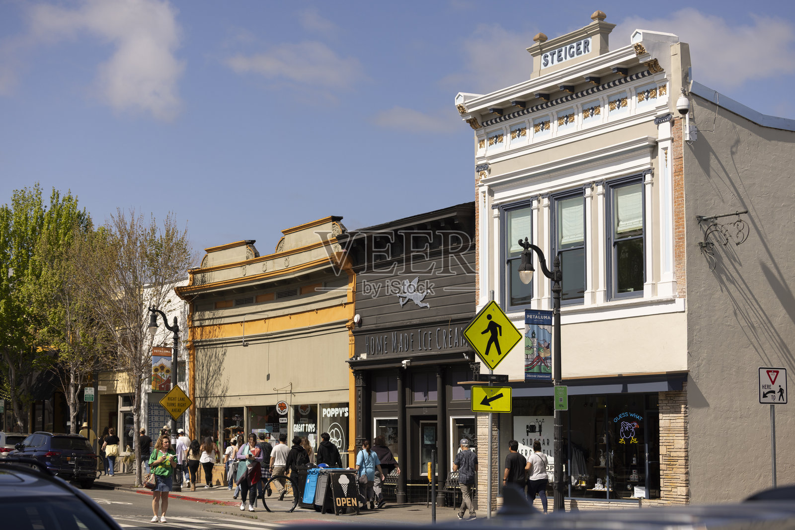 历史悠久的佩塔卢马市中心照片摄影图片