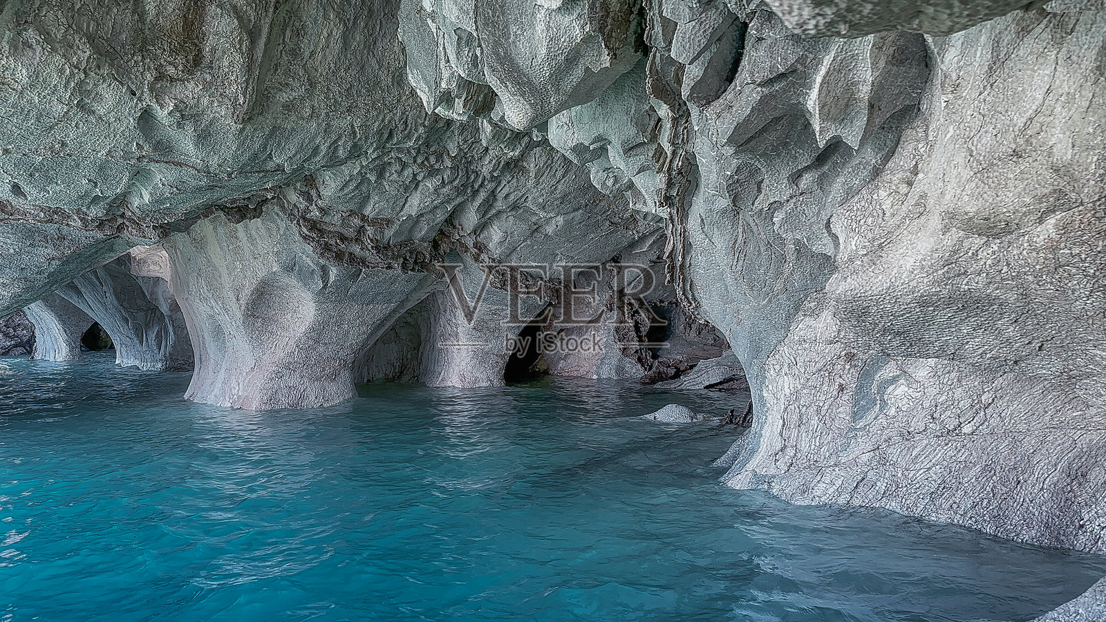 智利巴塔哥尼亚，卡雷拉将军湖的米洛顿洞穴照片摄影图片