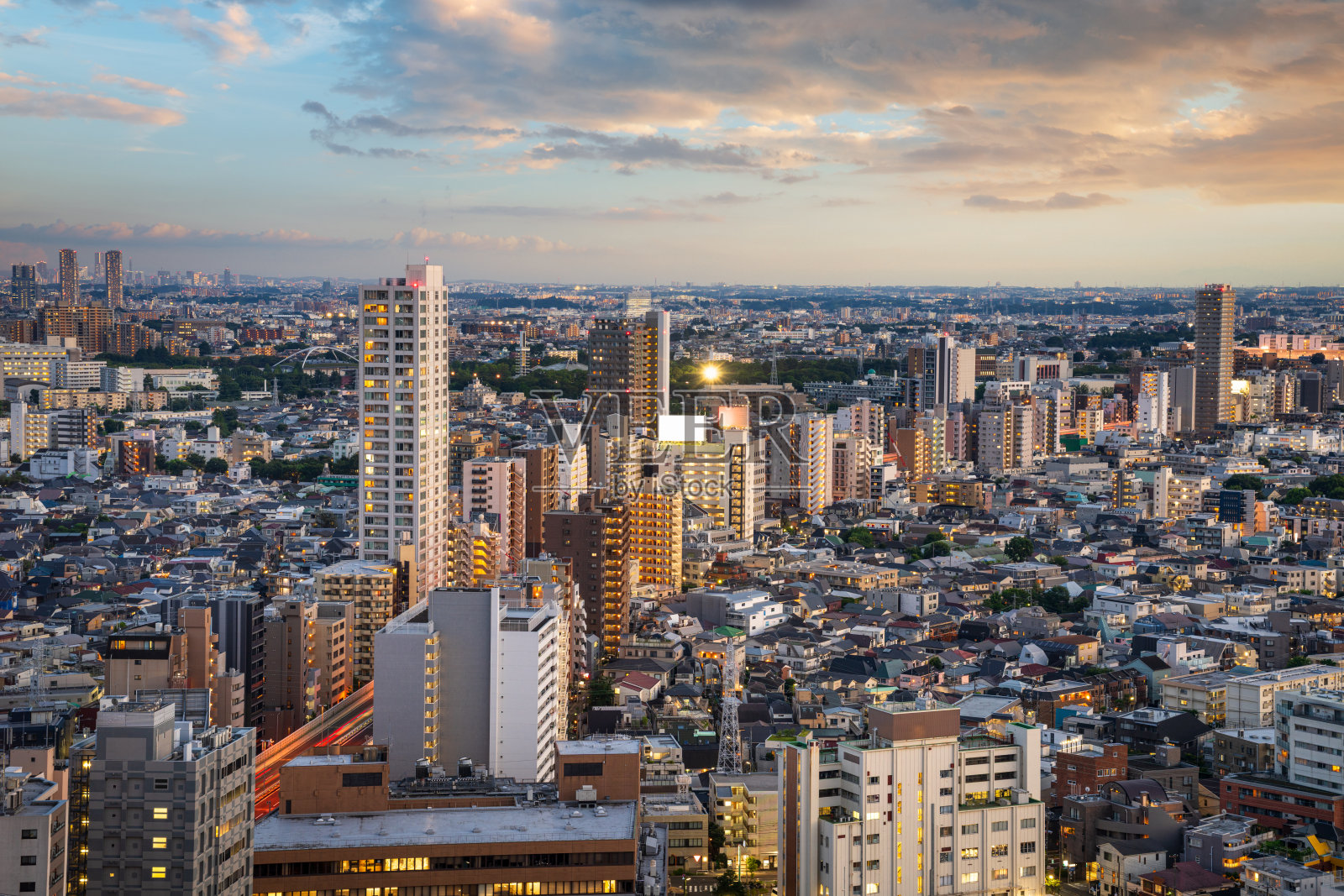 东京，日本金融区，从世田谷区拍摄的城市景观照片摄影图片