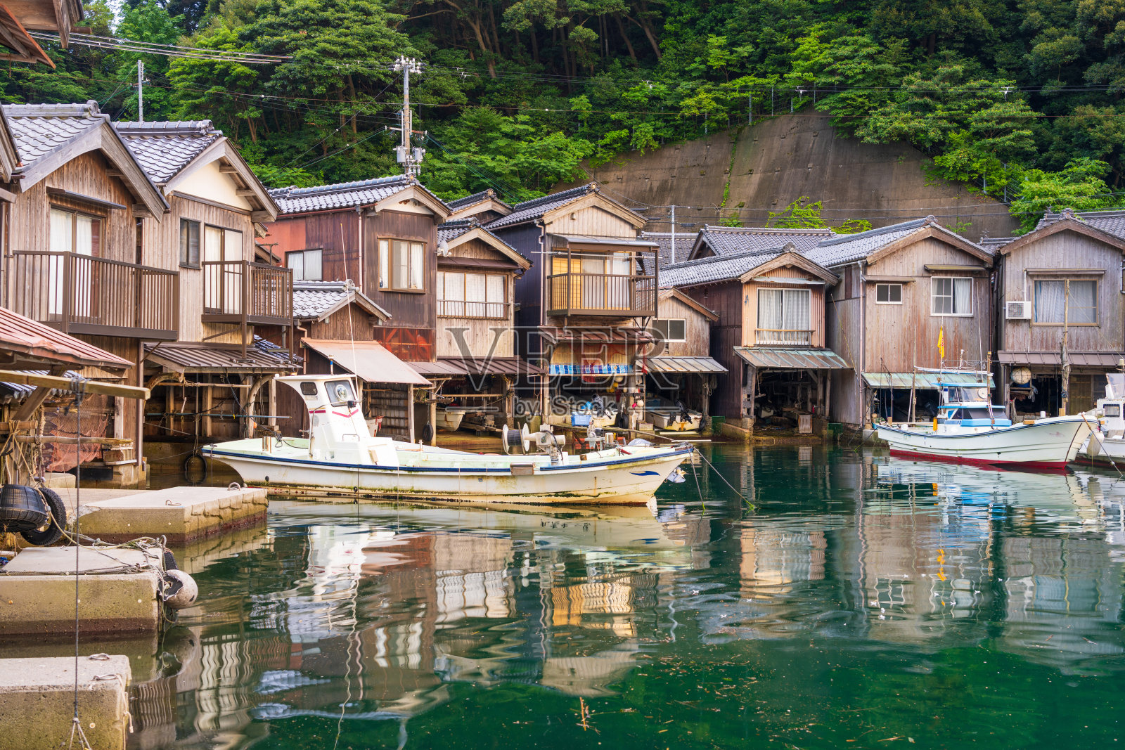 日本京都伊根湾的舟屋照片摄影图片