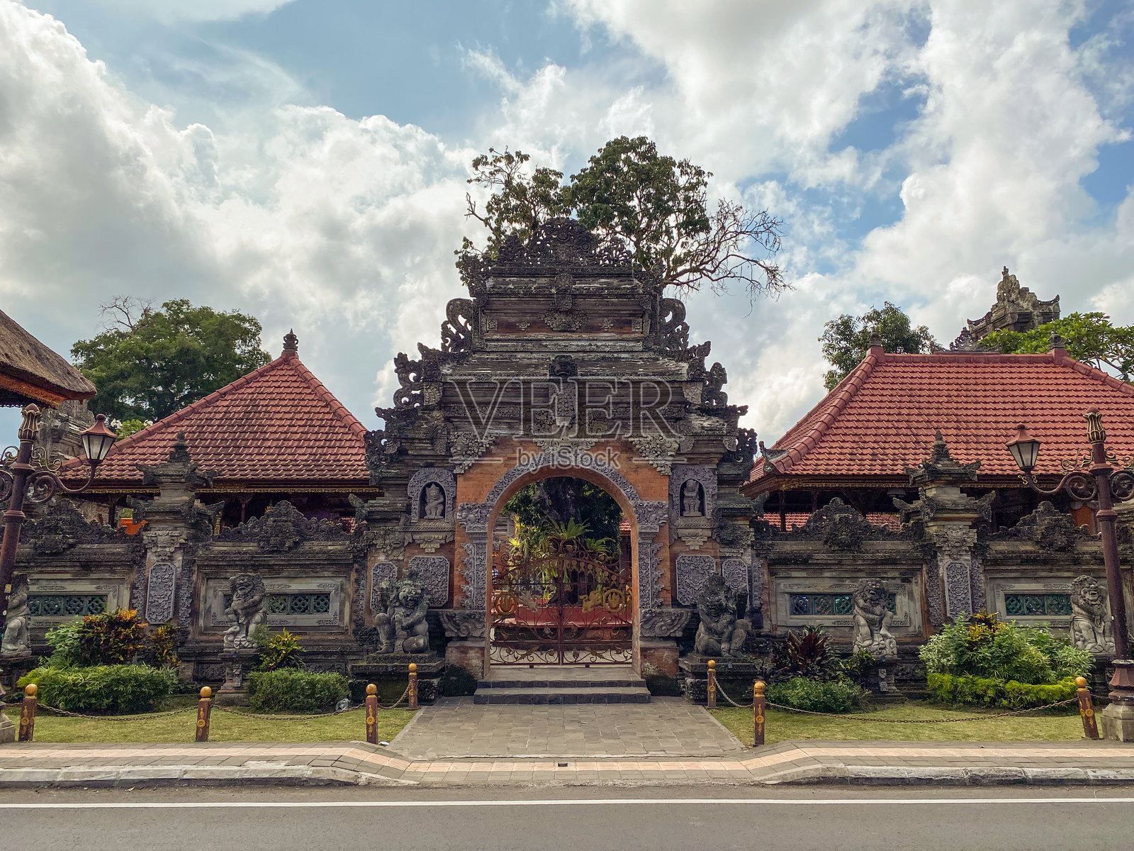 乌布皇宫，阿贡萨伦寺景观照片摄影图片