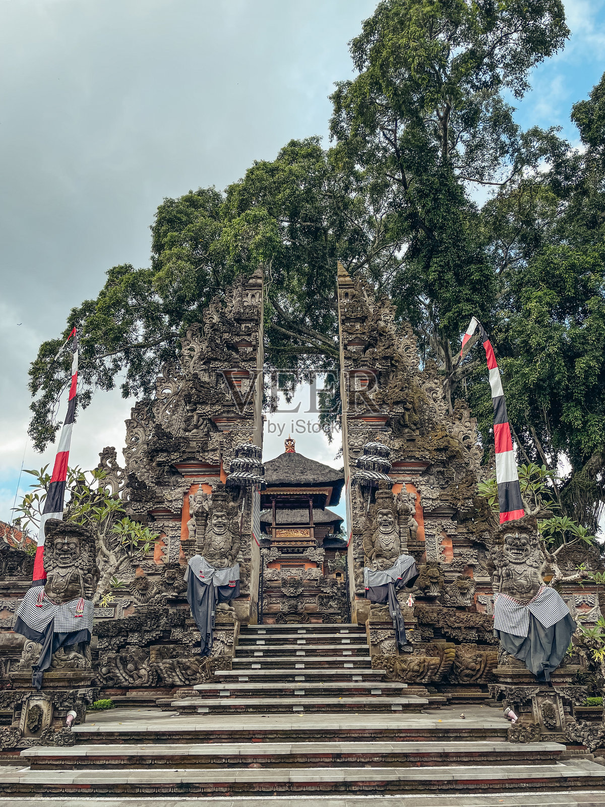 巴厘岛乌布的普拉达勒姆寺庙照片摄影图片