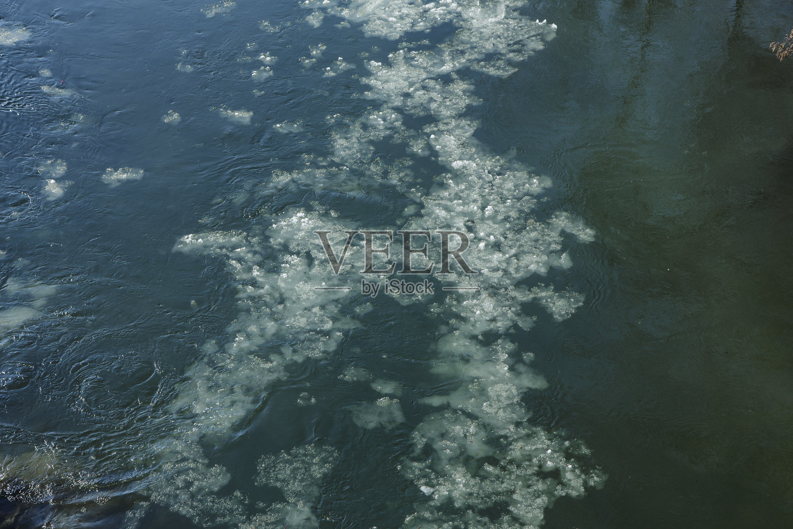 冬季河畔风光照片摄影图片