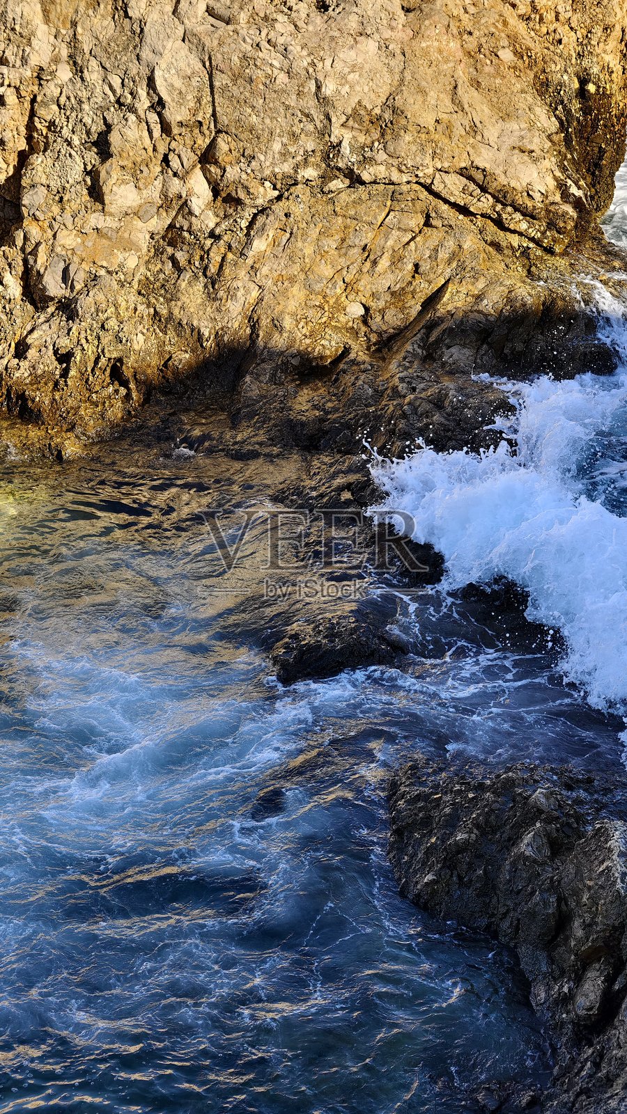波利尼亚诺阿马雷——石头与大海的交汇之处照片摄影图片