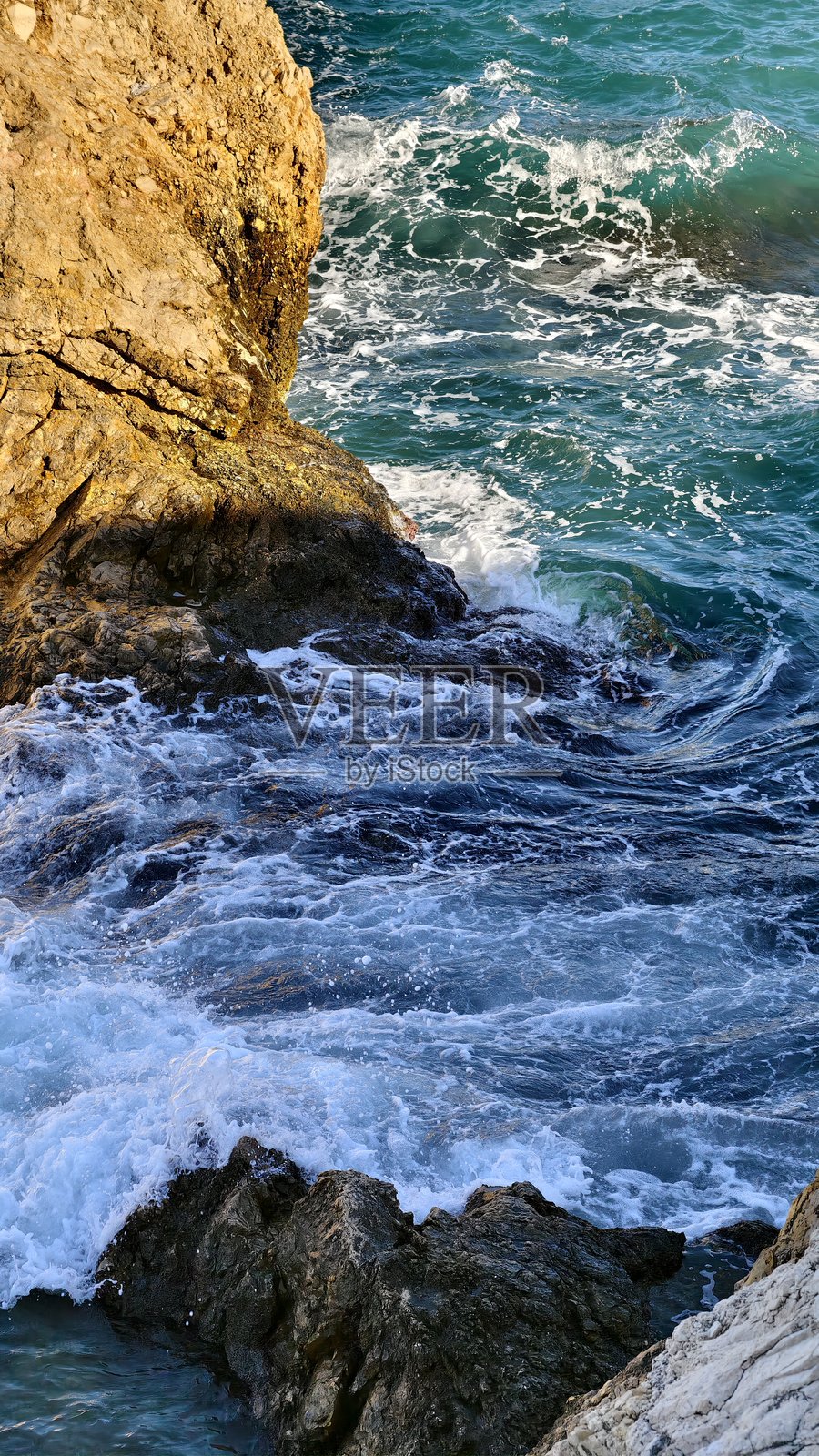 波利尼亚诺阿马雷——石头与大海的交汇处照片摄影图片