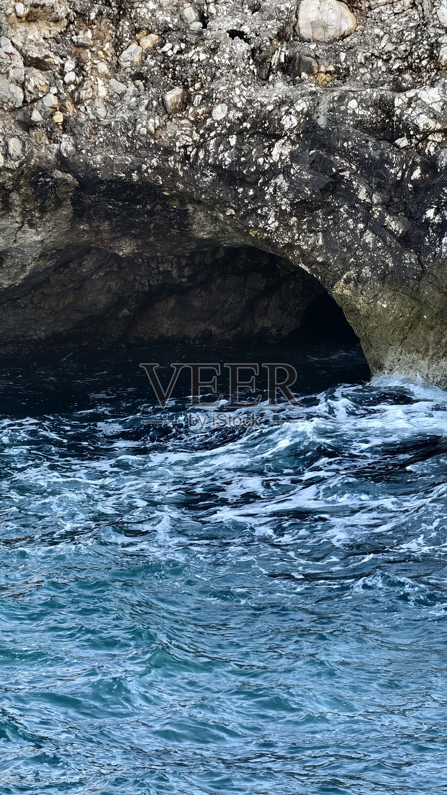 波利尼亚诺阿马雷——石头与海的交汇处照片摄影图片