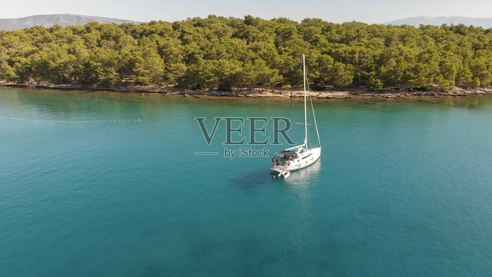 船和岛屿的鸟瞰图照片摄影图片