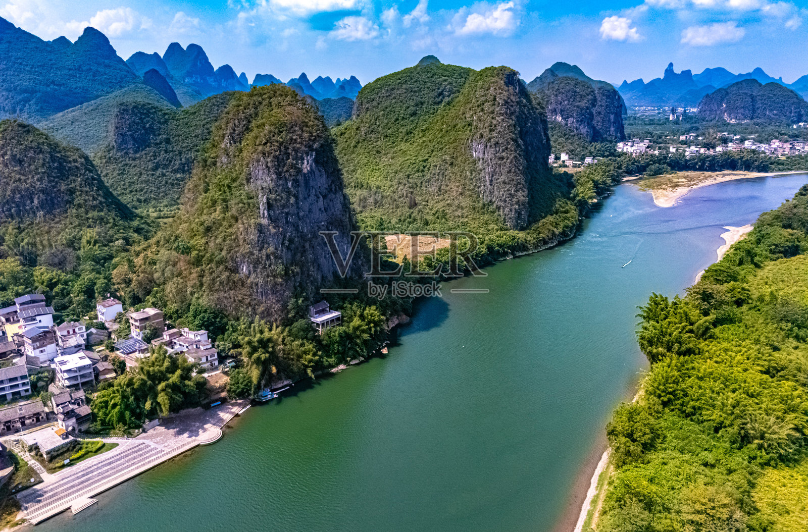 中国阳朔漓江喀斯特峰林景观照片摄影图片