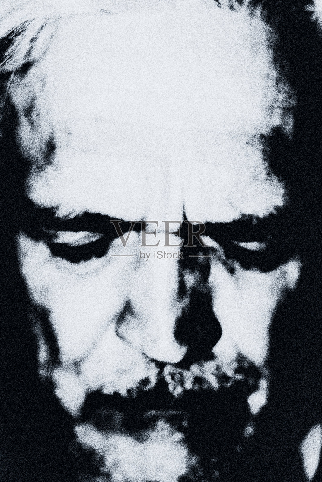 黑暗中的表现主义黑白肖像照片摄影图片