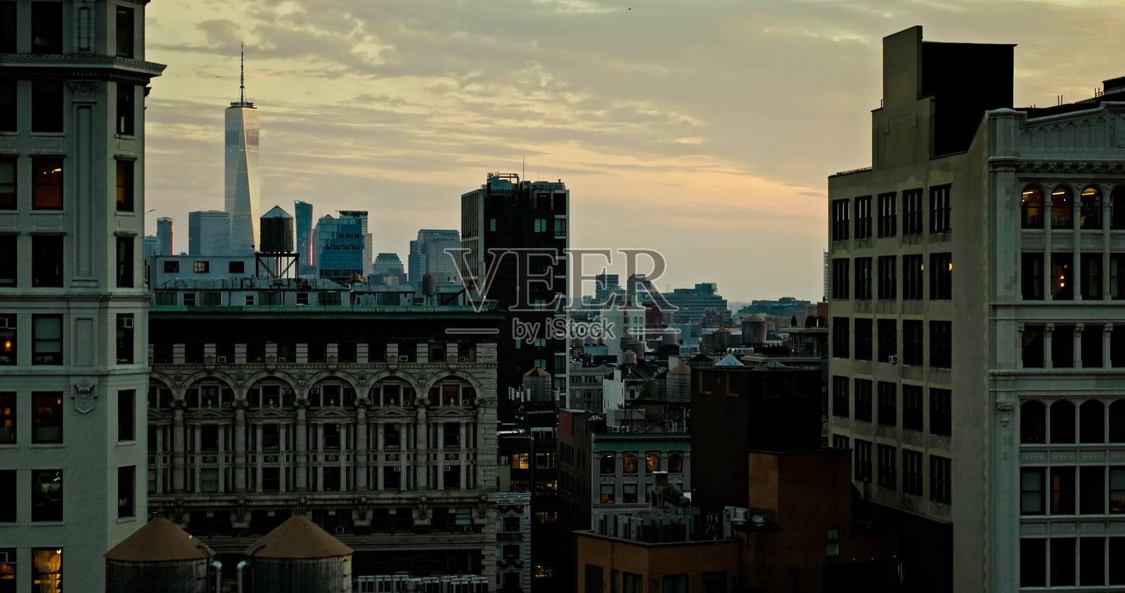 多云日落时曼哈顿中城的建筑 - 航拍静止图像照片摄影图片