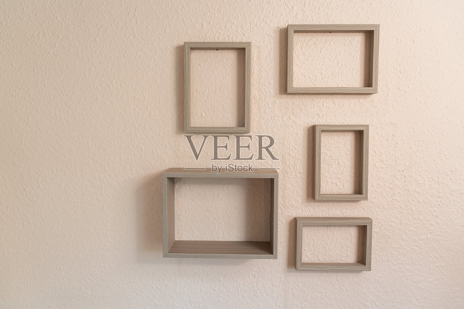 墙上的画框照片摄影图片