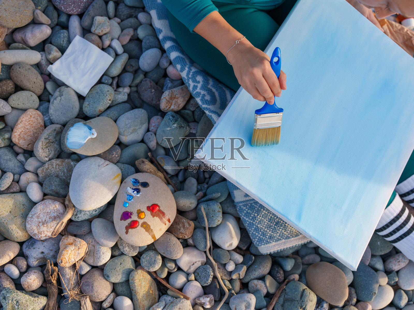 户外写生课上笔触的特写照片摄影图片