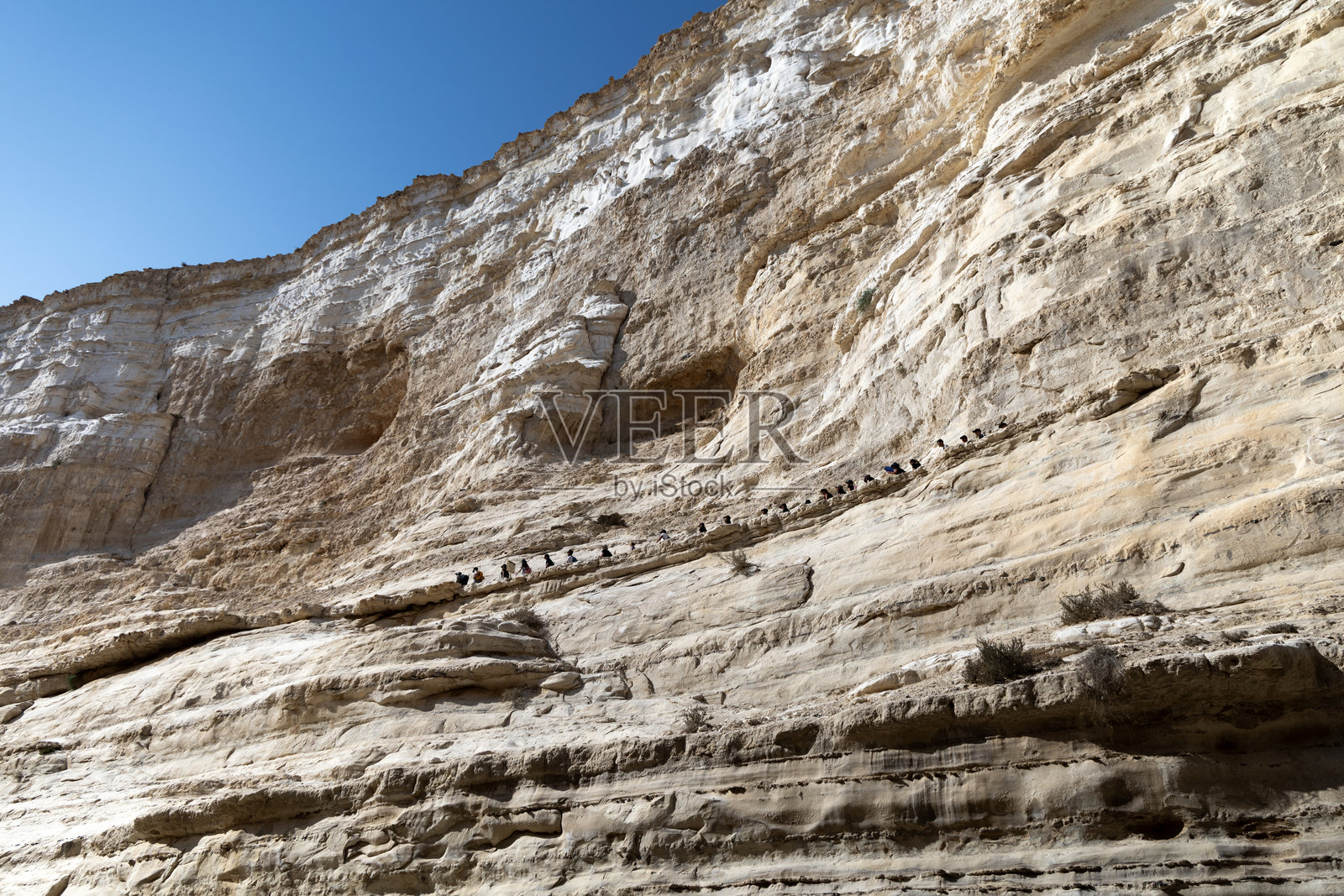 游客在恩埃夫达特国家公园的登山小径上徒步照片摄影图片