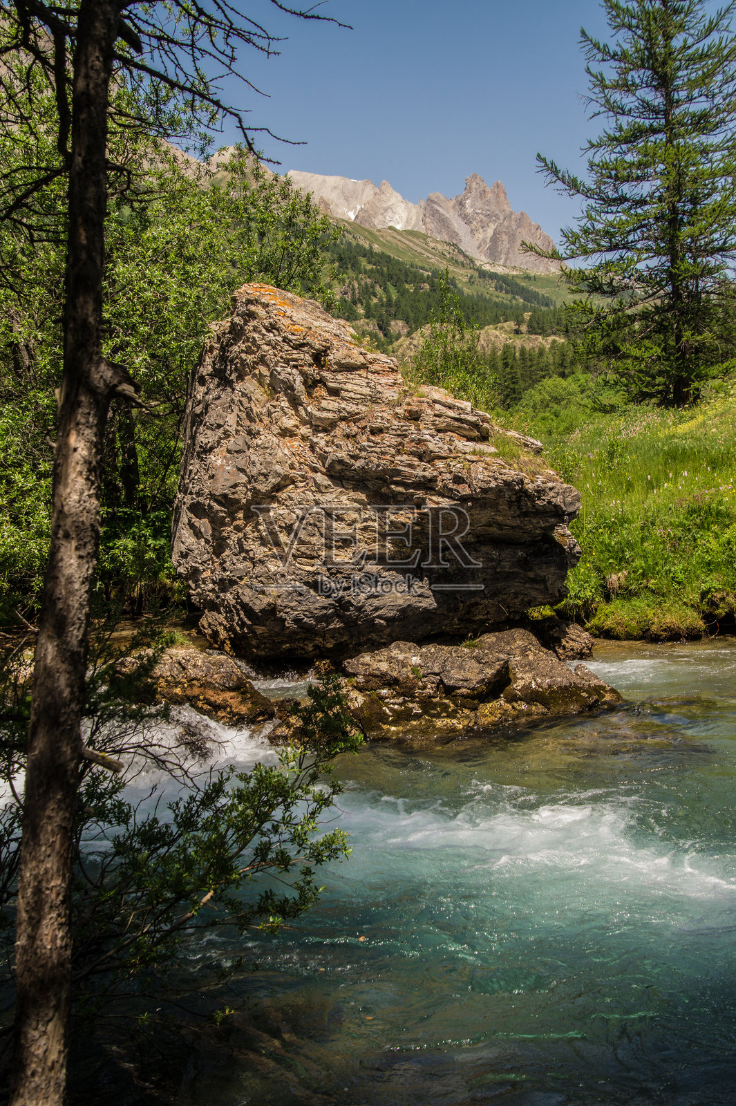 克拉雷谷，内瓦什，上阿尔卑斯省照片摄影图片