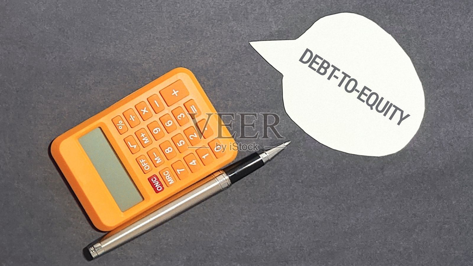 使用现代计算器计算企业投资成功所需的负债权益比，以实现财务增长和稳定规划照片摄影图片