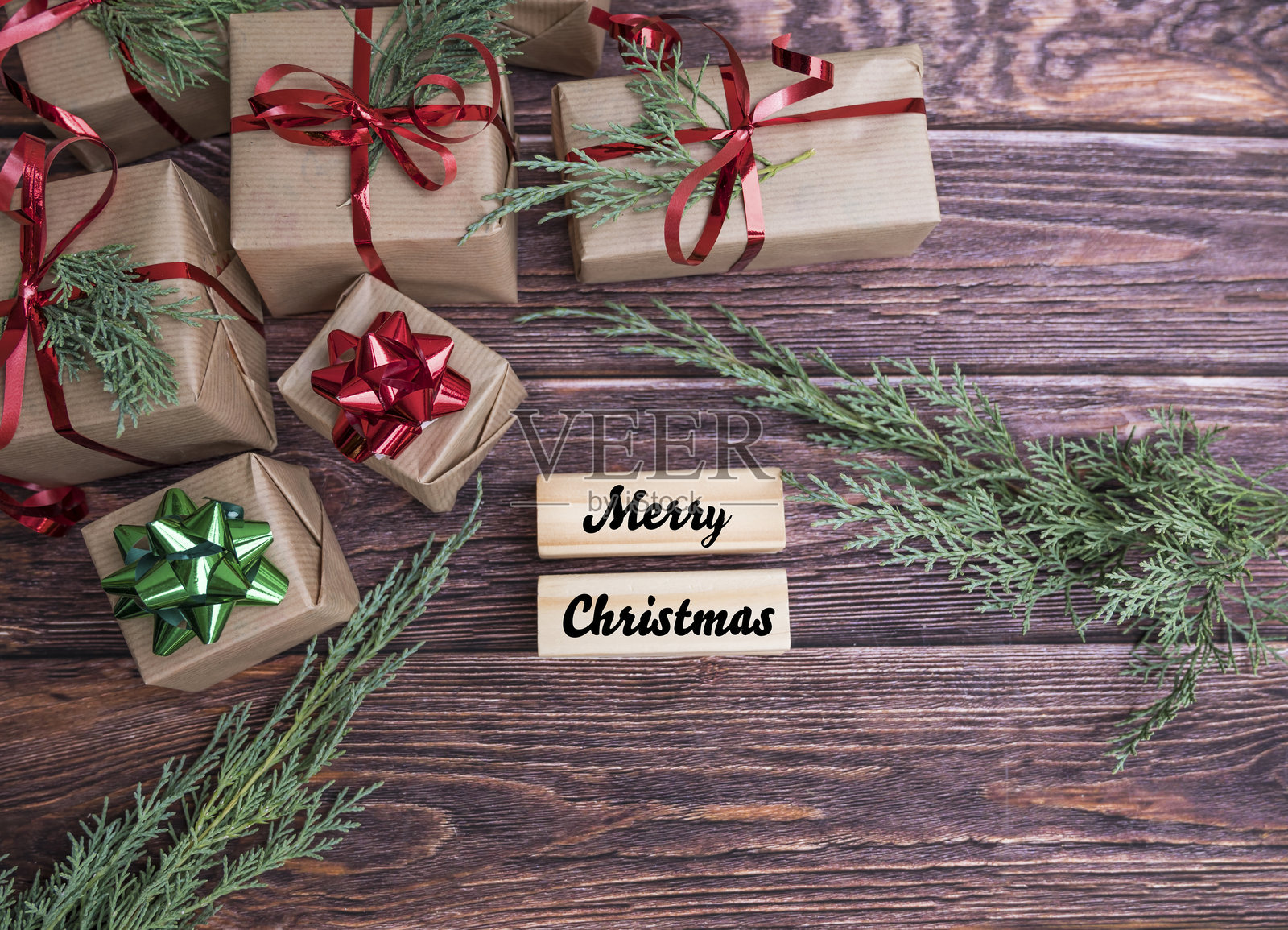 圣诞装饰的圣诞快乐贺卡照片摄影图片