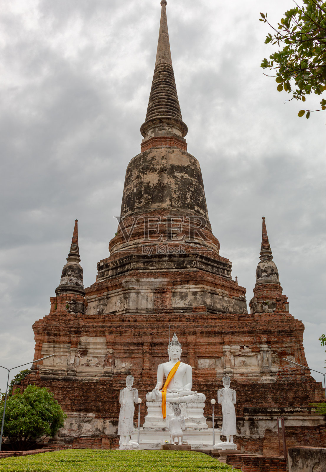 大城府历史遗址大长寺的石庙遗址建筑群和佛像照片摄影图片