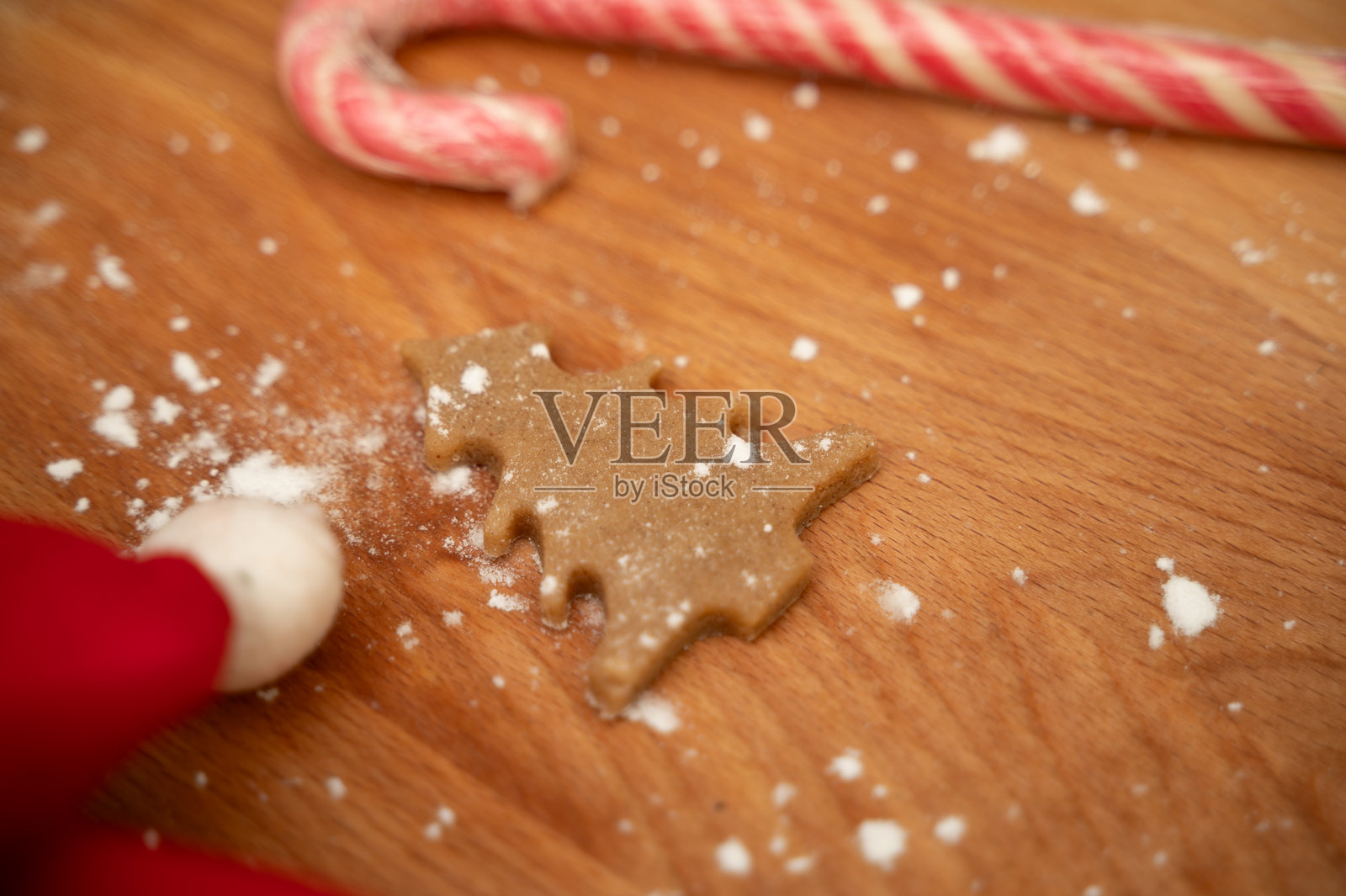 制作新年饼干照片摄影图片
