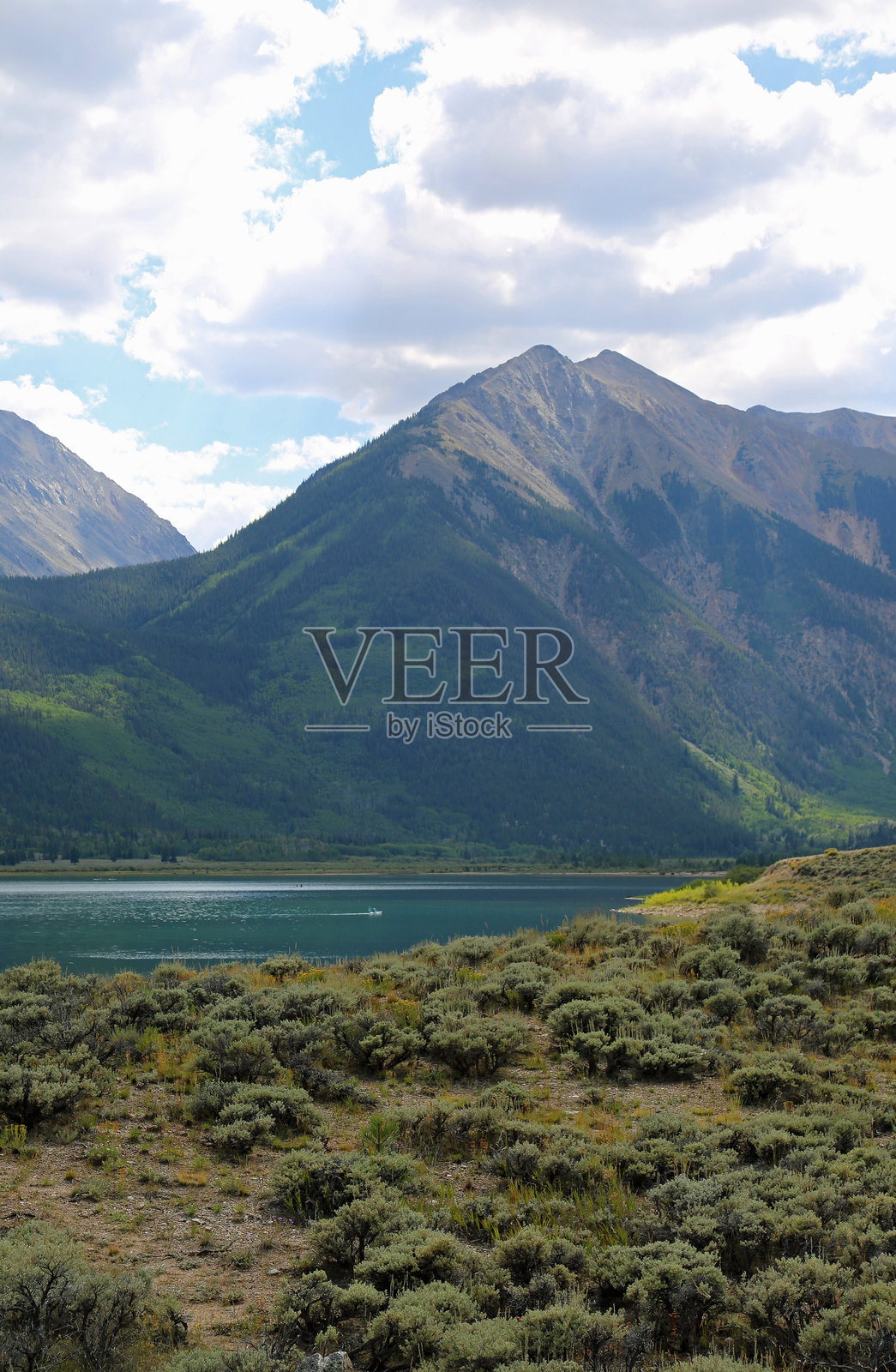 林克峰（Rinker Peak）双湖风景（垂直）照片摄影图片