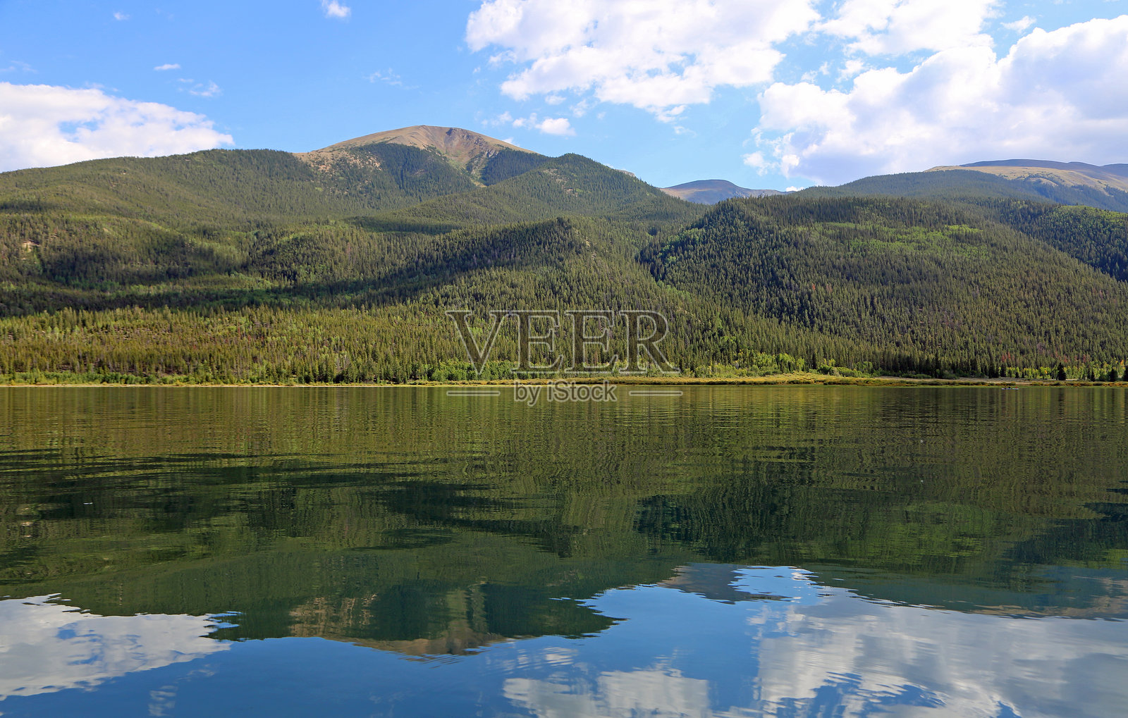 宁静的双子湖照片摄影图片