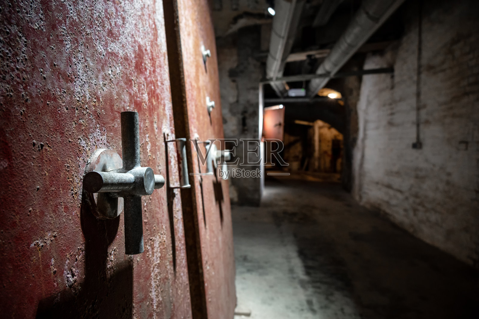 纽伦堡的地下掩体大门照片摄影图片