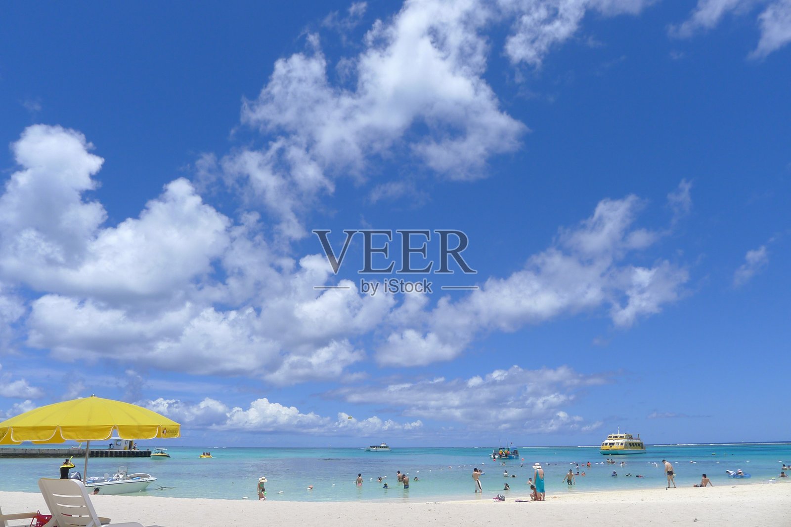 太平洋上的海滩照片摄影图片