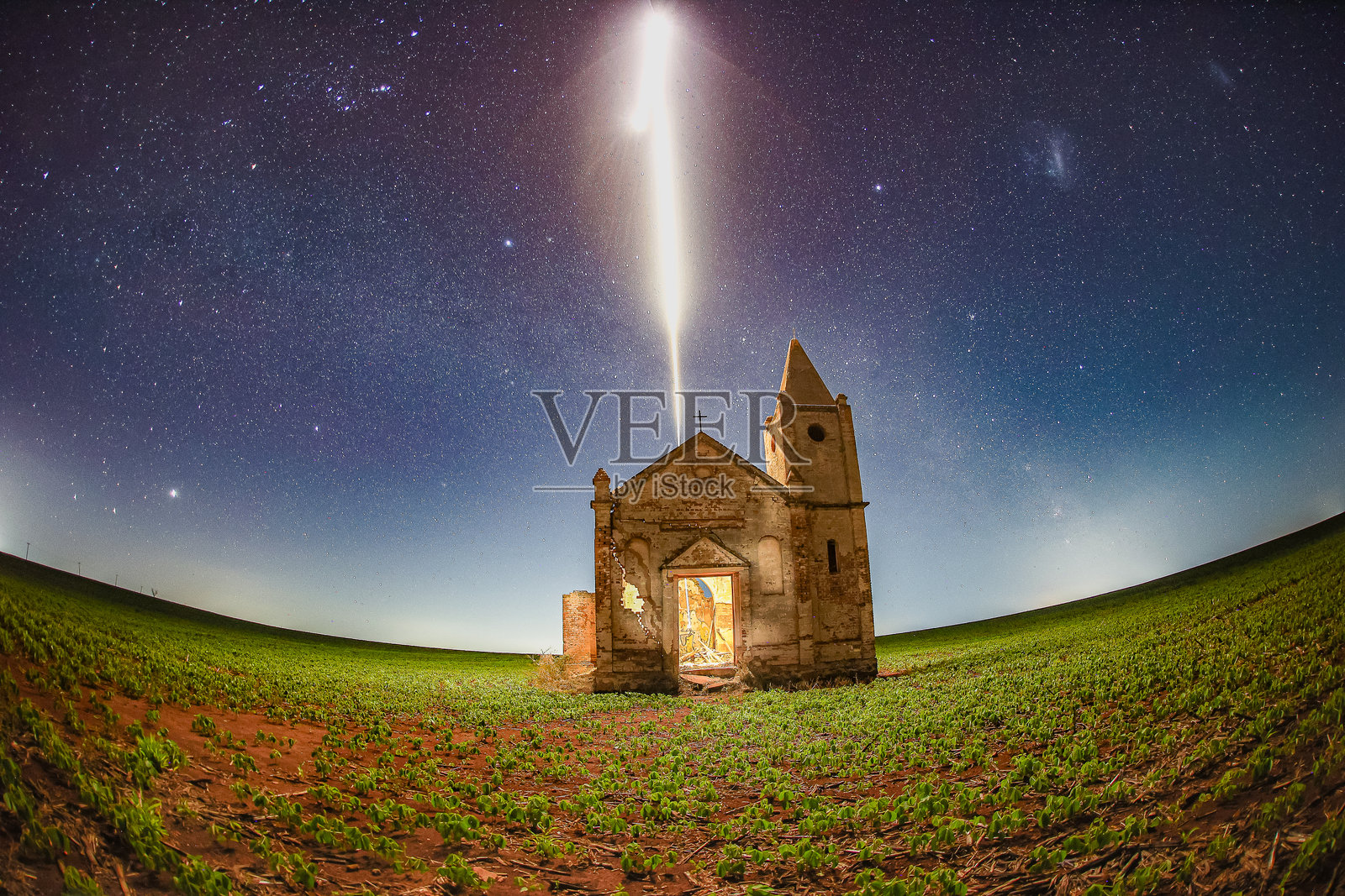 教堂之夜照片摄影图片