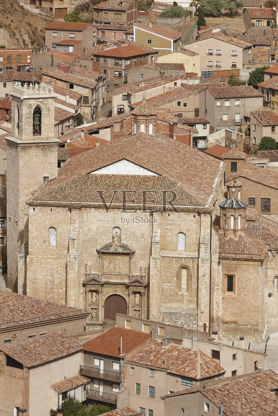 罗马风格的圣玛利亚大教堂，位于西班牙萨拉戈萨省达罗卡市（韦斯卡）照片摄影图片