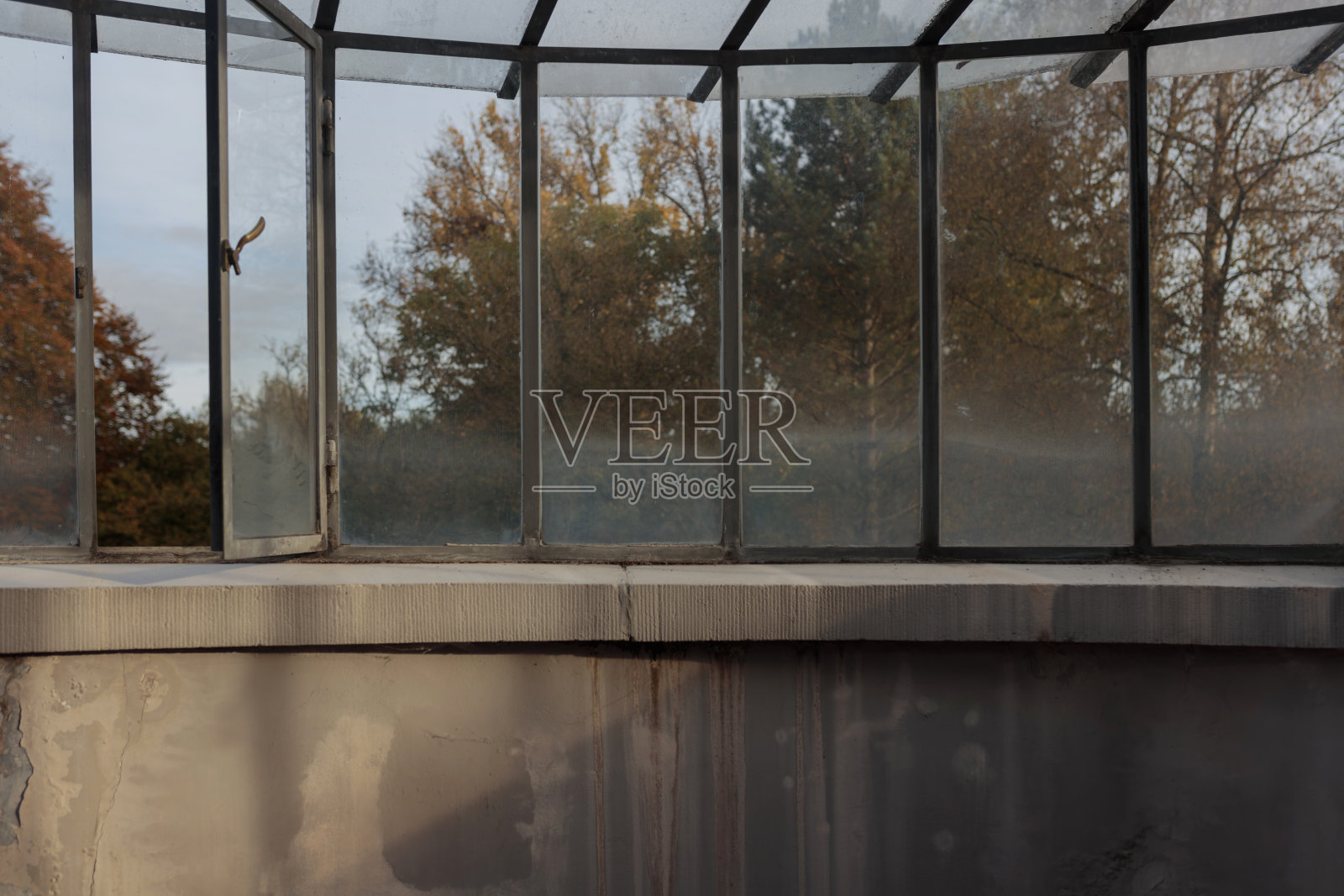 废弃温室结构细节照片摄影图片