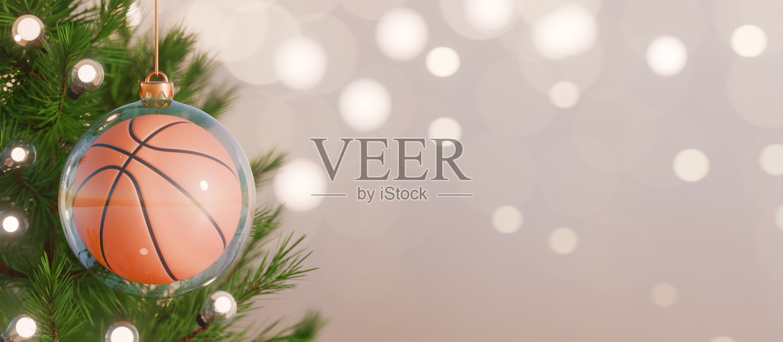 圣诞装饰品，形似篮球，悬挂在装饰精美的圣诞树上。3D渲染照片摄影图片