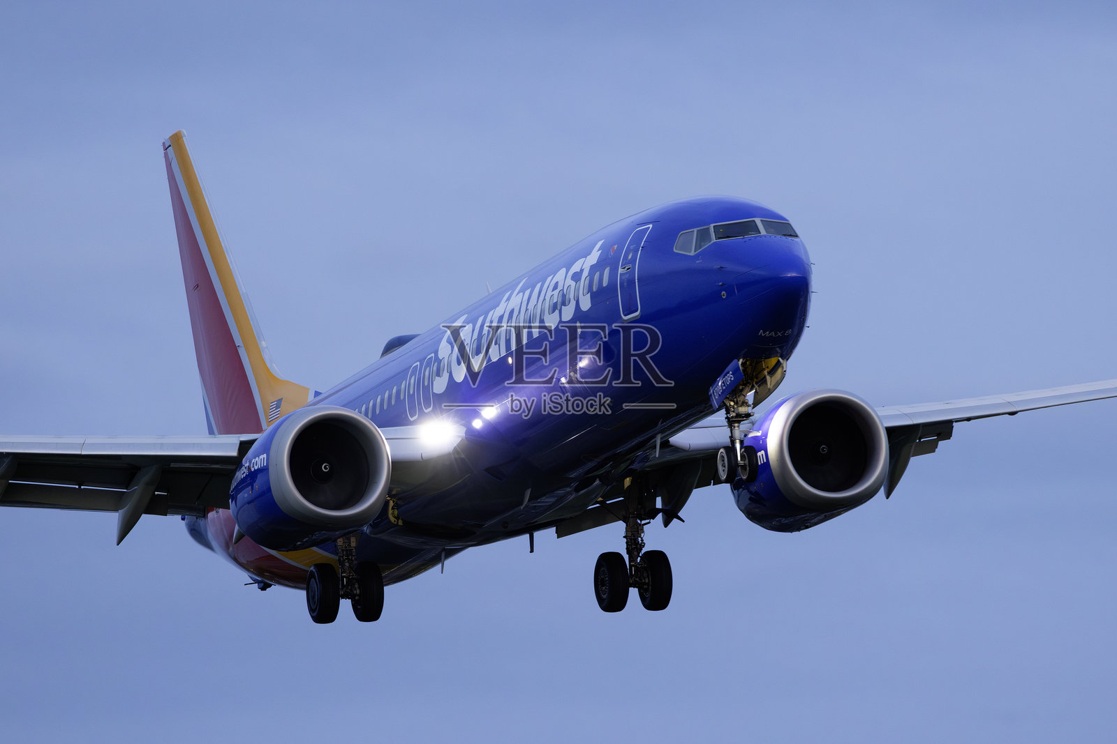 西南航空737飞机进近照片摄影图片