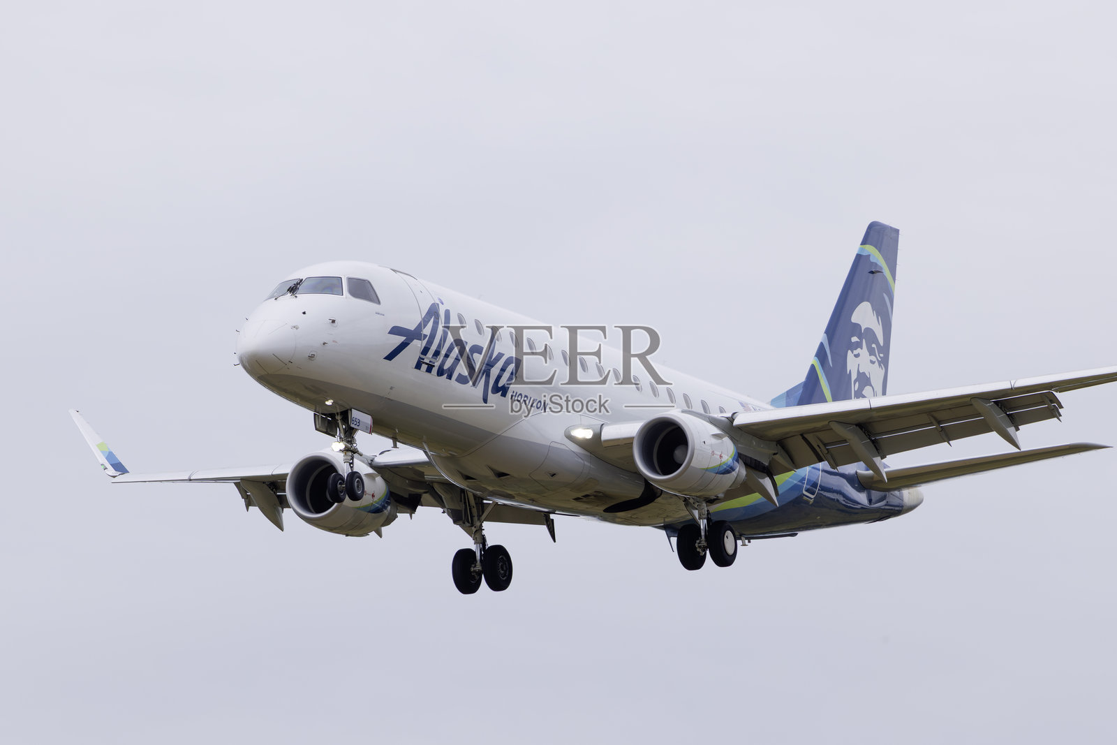阿拉斯加地平线航空的巴西航空工业E175飞机照片摄影图片
